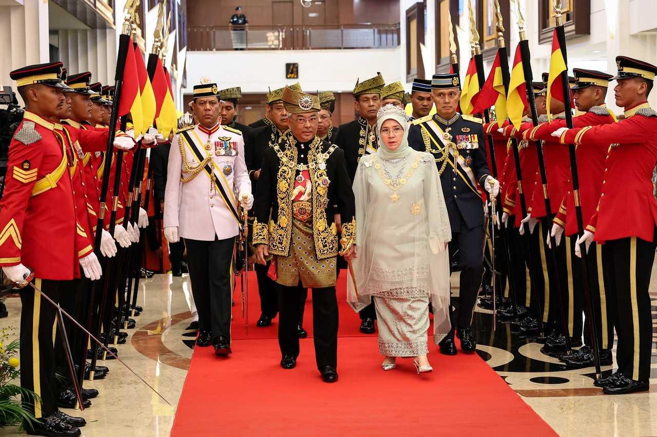 Yang di-Pertuan Agong Sultan Abdullah Sultan Ahmad Shah and Raja Permaisuri Agong Tunku Azizah Aminah Maimunah Iskandariah Sultan Iskandar at the Parliament building in Kuala Lumpur, Feb 13. Photo: Bernama