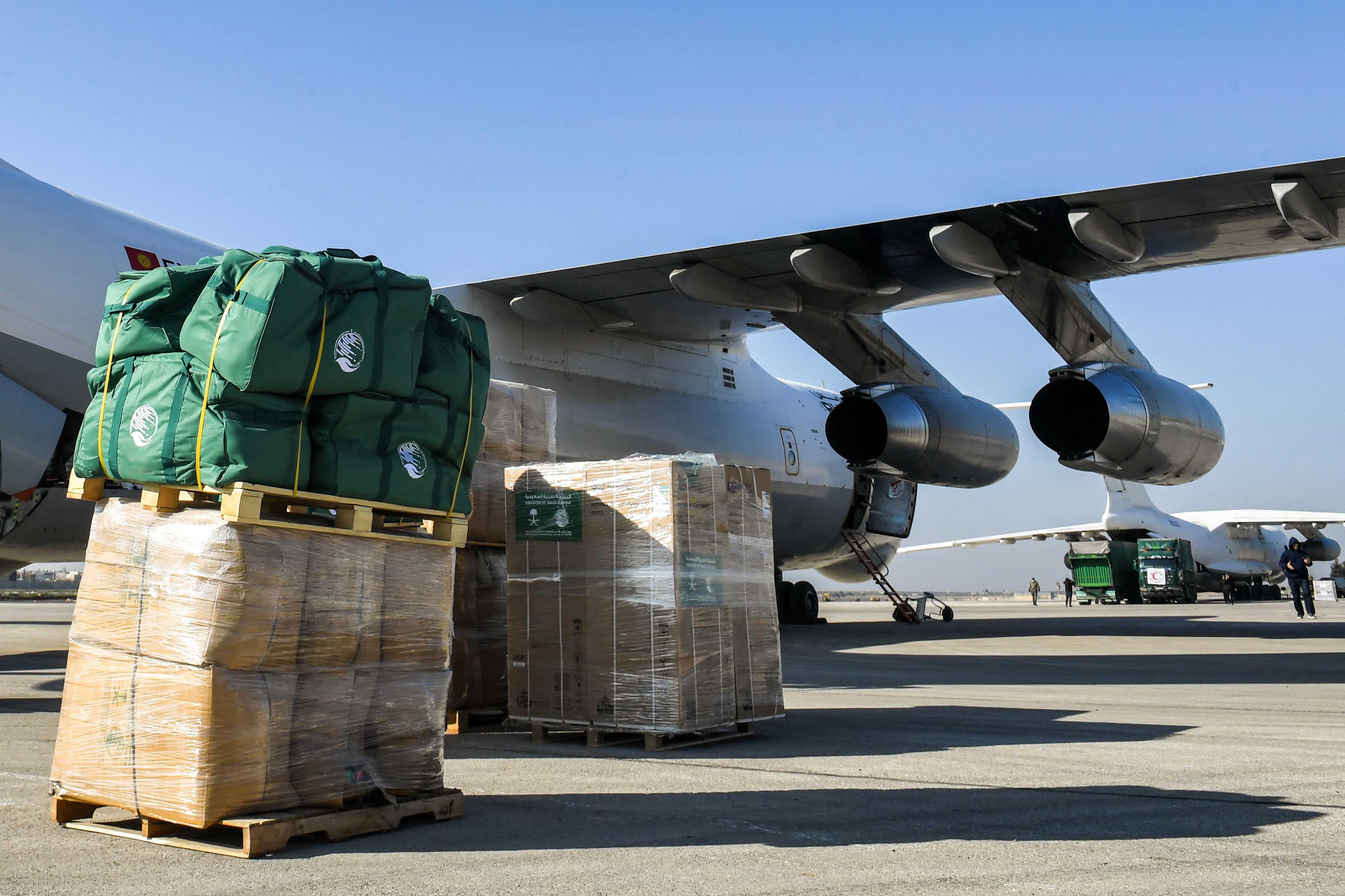 Pesawat bantuan kemanusiaan Arab Saudi mendarat di Aleppo, dalam usaha membantu mangsa gempa bumi di Syria, 14 Februari. Gambar: Reuters