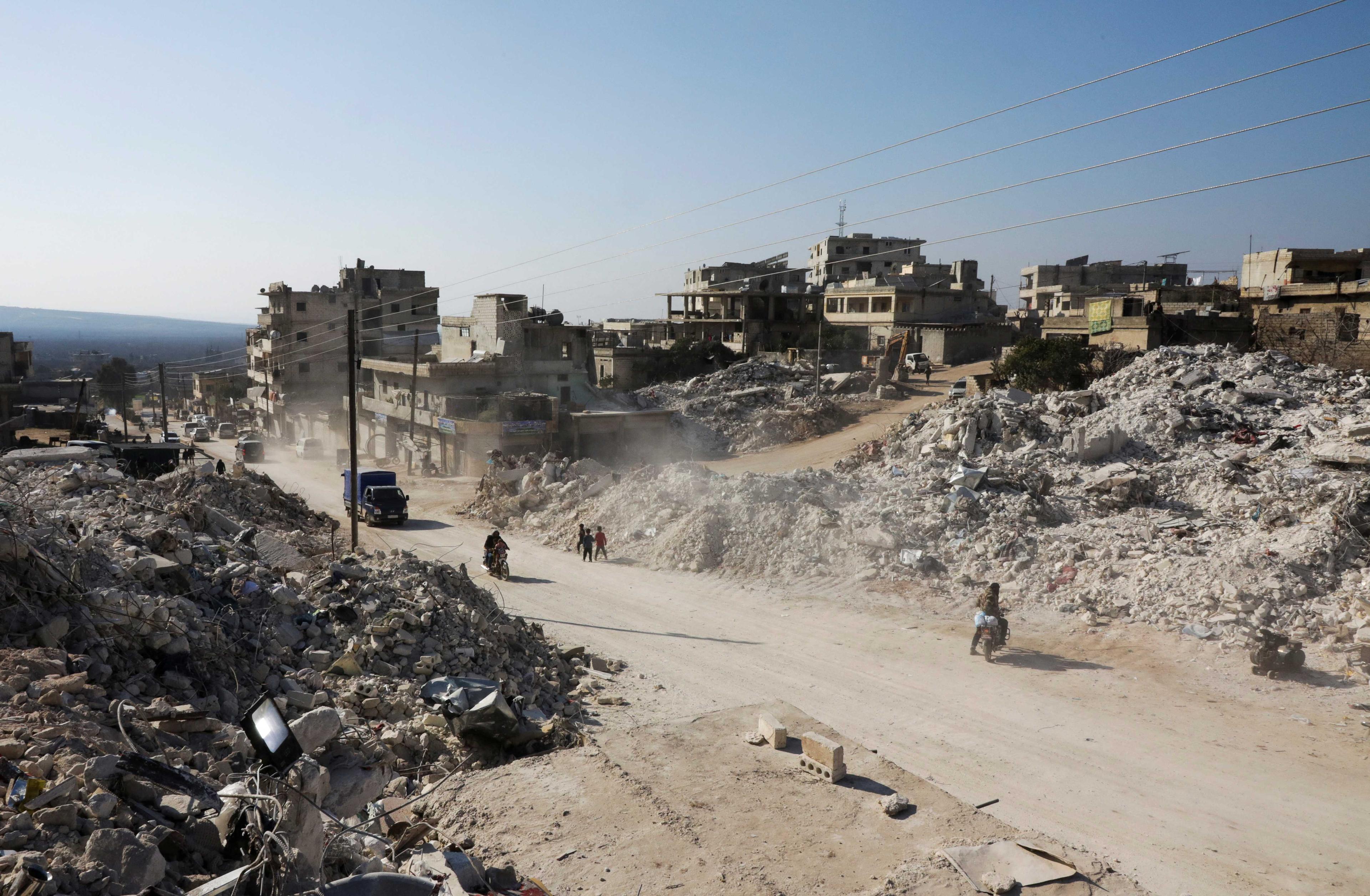 Pandangan kawasan dengan banyak bangunan runtuh berikutan gempa bumi, di bandar Harem dikuasai pemberontak, di Syria, 13 Februari. Gambar: Reuters