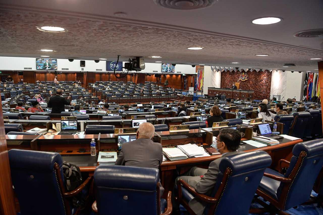 MPs gather at the Dewan Rakyat in the Parliament building, July 28, 2022. Photo: Bernama