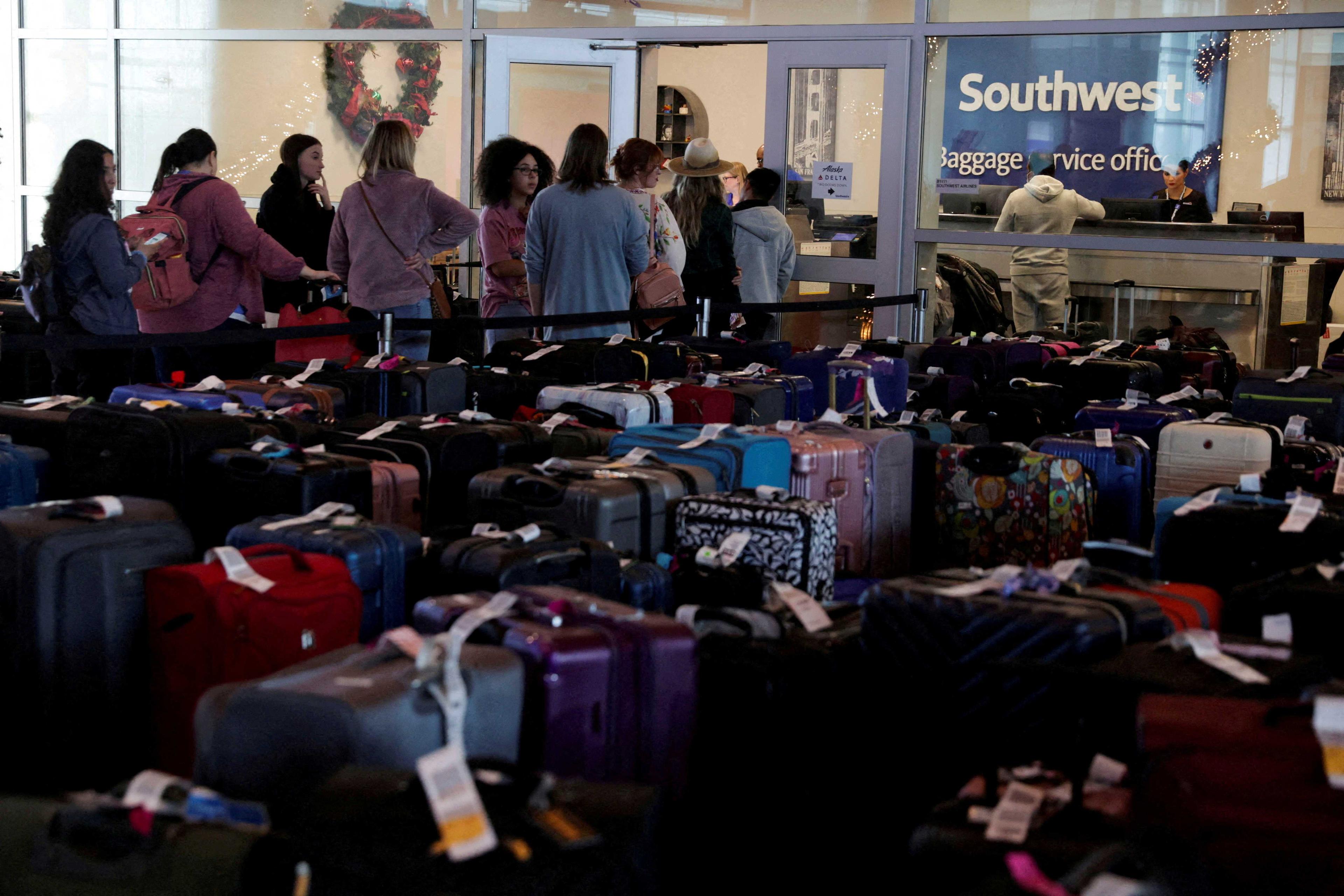 Southwest Airlines passengers wait in line at the baggage services office after US airlines cancelled thousands of flights due to a massive winter storm, at Dallas Love Field Airport in Dallas, Texas, Dec 28, 2022. Photo: Reuters