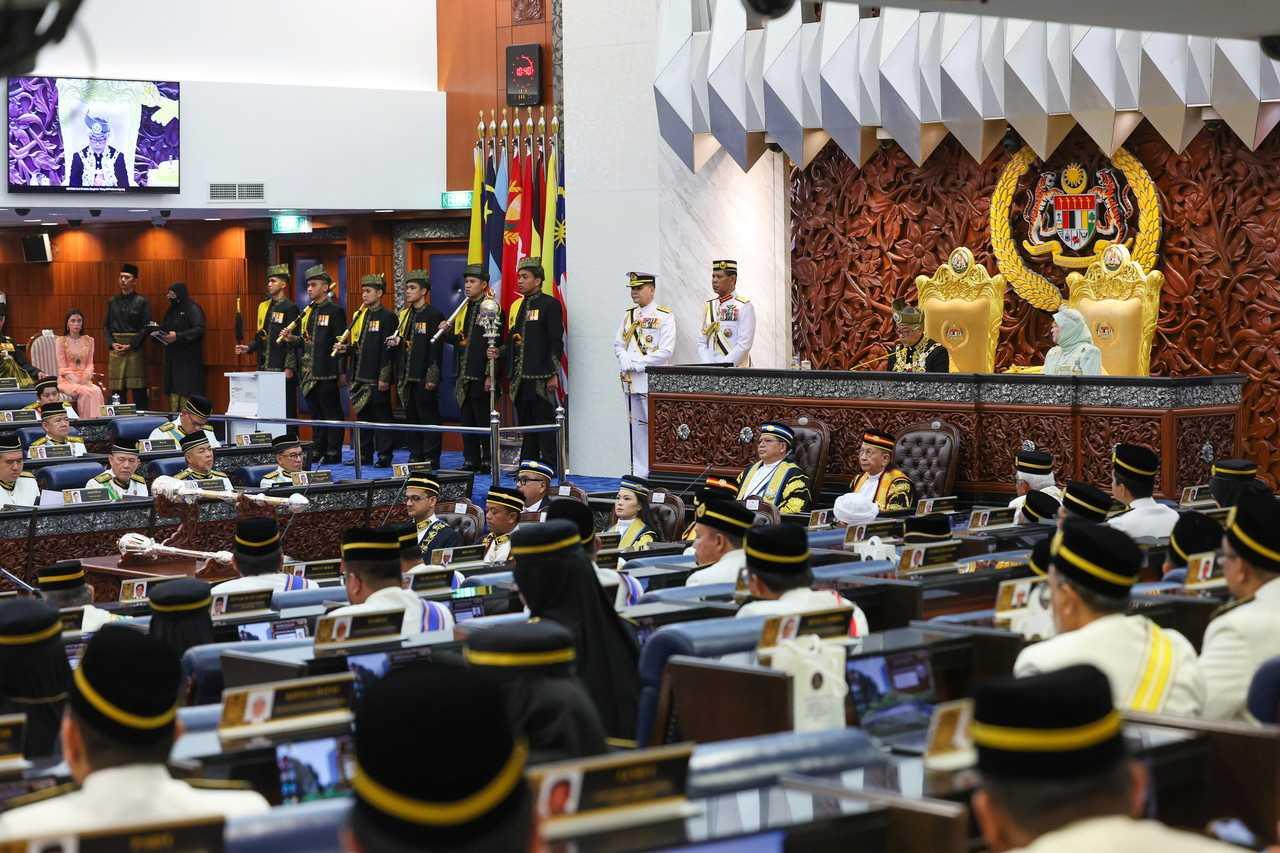 Yang di-Pertuan Agong Sultan Abdullah Sultan Ahmad Shah berkenan menyampaikan Titah Diraja pada Istiadat Pembukaan Mesyuarat Pertama Penggal Kedua, Parlimen ke-15 di bangunan Parlimen pada 13 Februari. Gambar: Bernama