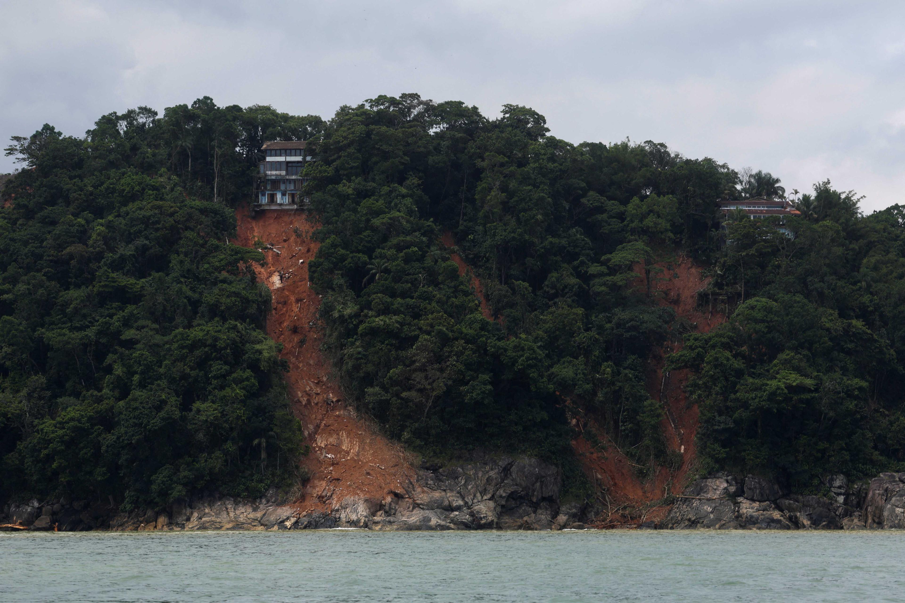Landslides are seen near houses after severe rainfall at Preta beach, in Sao Sebastiao, Brazil, Feb 22. Photo: Reuters