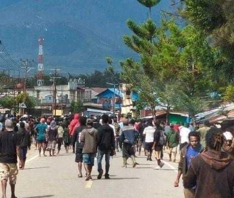 Rusuhan di Highland Papua, Indonesia meningkat kepada 10 orang pada Jumaat dengan 23 orang lagi cedera, menurut polis tempatan, 24 Februari. Gambar: Facebook
