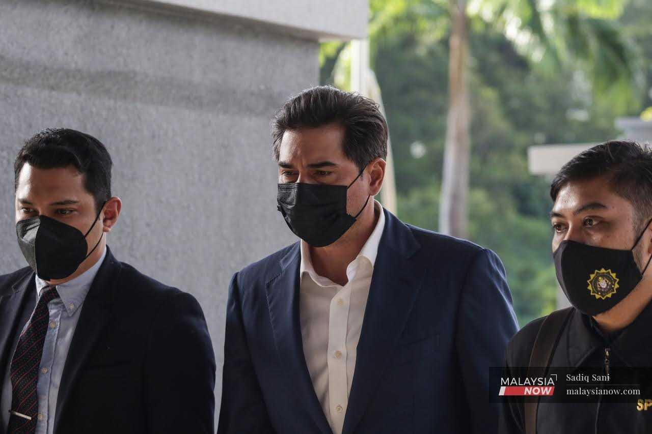 Timbalan Ketua Bahagian Bersatu Segambut, Adam Radlan Adam ketika hadir di Kompleks Mahkamah Kuala Lumpur pada 21 Februari.