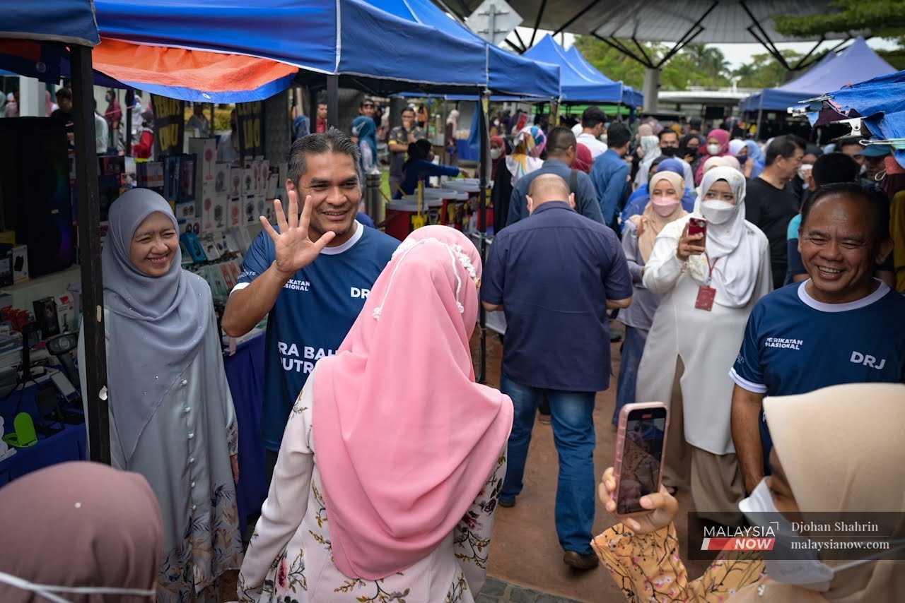 Perikatan Nasional candidate Radzi Jidin greets voters on the campaign trail ahead of the 15th general election, Nov 14, 2022. 