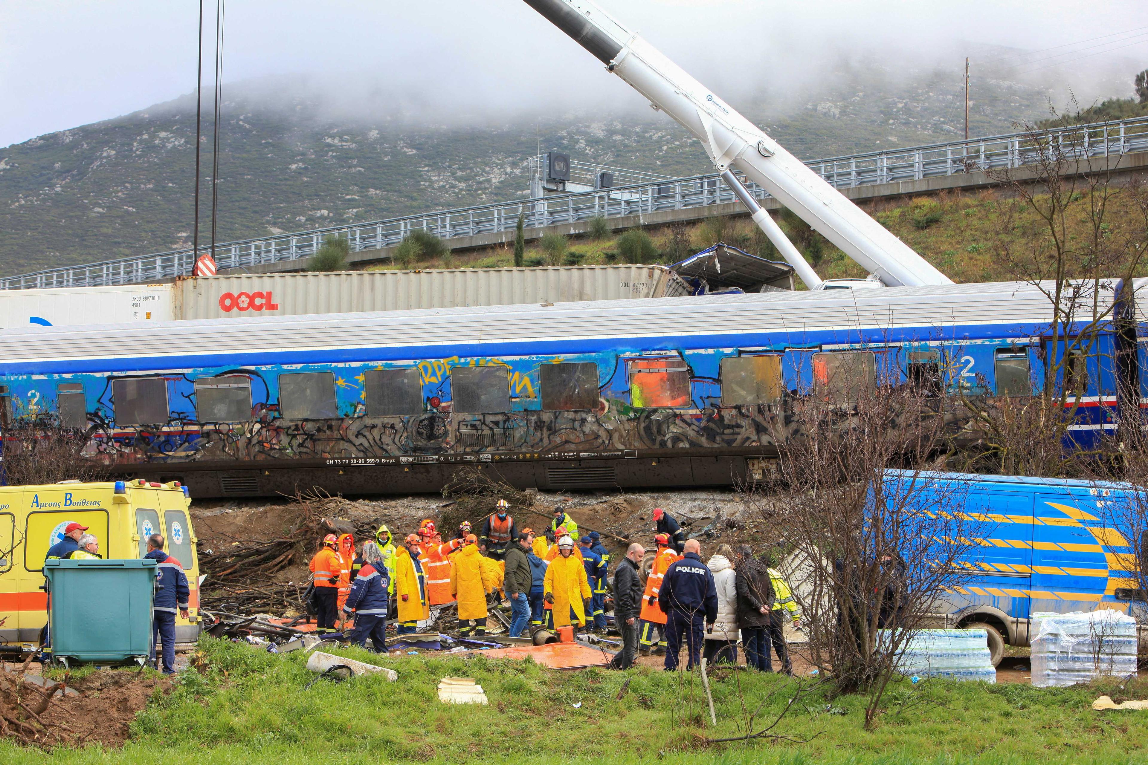 Kemalangan membabitkan dua kereta api di bandar Larissa, Greece pada 28 Februari lalu mencetuskan kemarahan di kalangan rakyat negara itu yang menuntut akauntabiliti bagi tragedi terburuk tersebut, 2 Mac. Gambar: Reuters