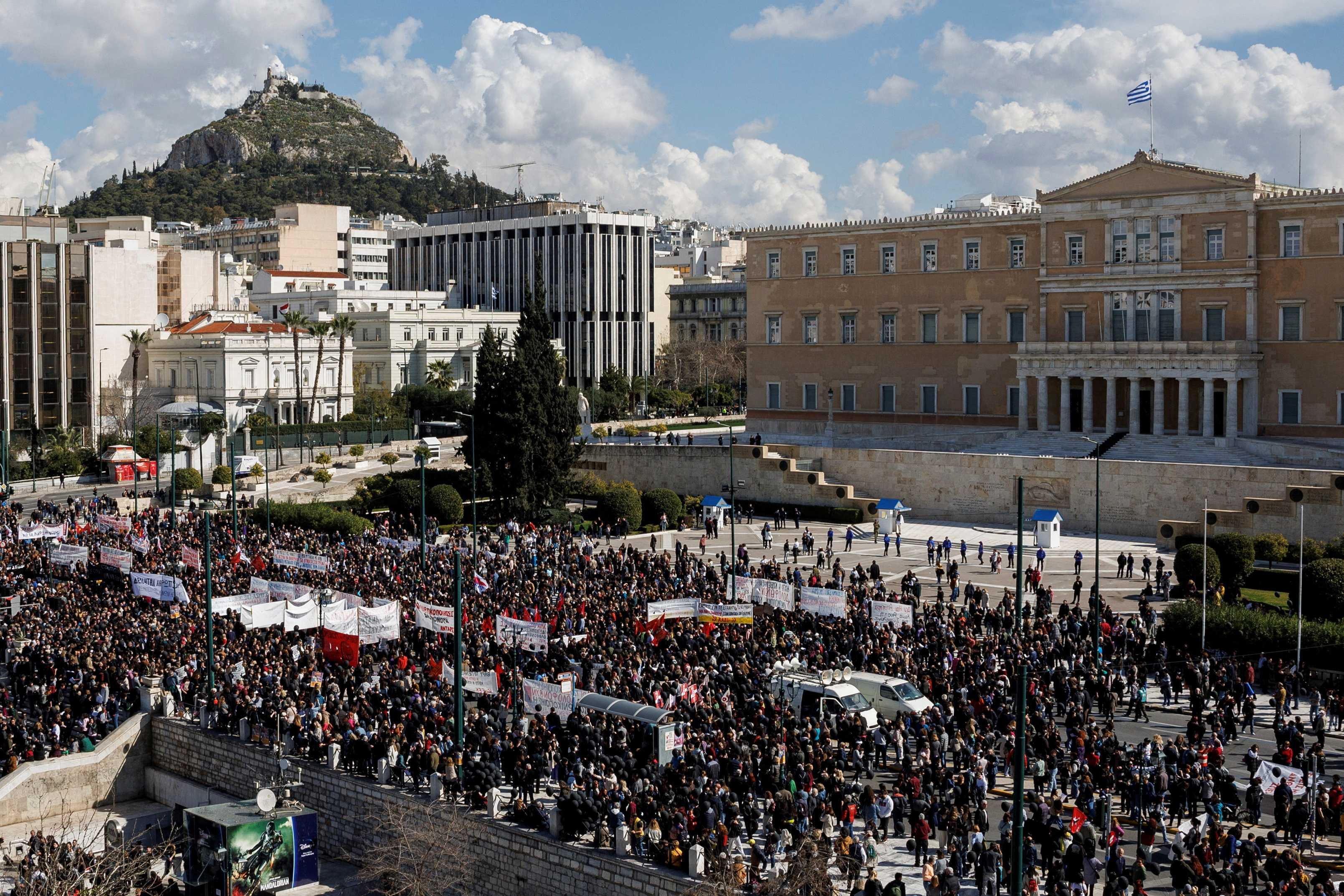 Protesters take part in a demonstration in front of the parliament building, following the collision of two trains, near the city of Larissa, in Athens, Greece, March 5. Photo: Reuters