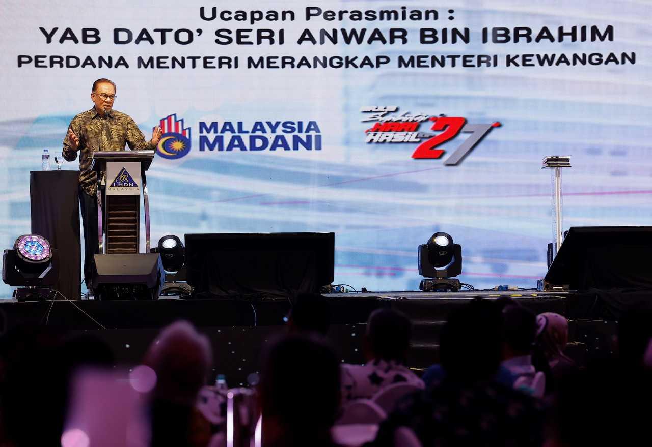 Perdana Menteri Anwar Ibrahim menyampaikan ucapan pada Sambutan Hari Hasil Ke-27 di ibu pejabat Lembaga Hasil Dalam Negeri, 6 Mac. Gambar: Bernama