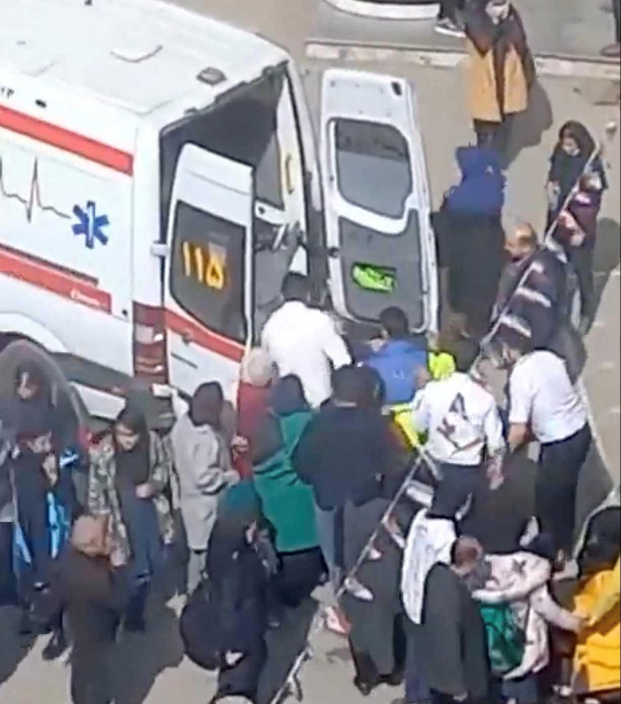 Kelihatan seseorang dimasukkan ke dalam ambulans di luar sebuah sekolah perempuan selepas laporan keracunan di Ardabil, Iran dalam imej daripada video tidak bertarikh yang diterbitkan pada 1 Mac. Gambar: Reuters
