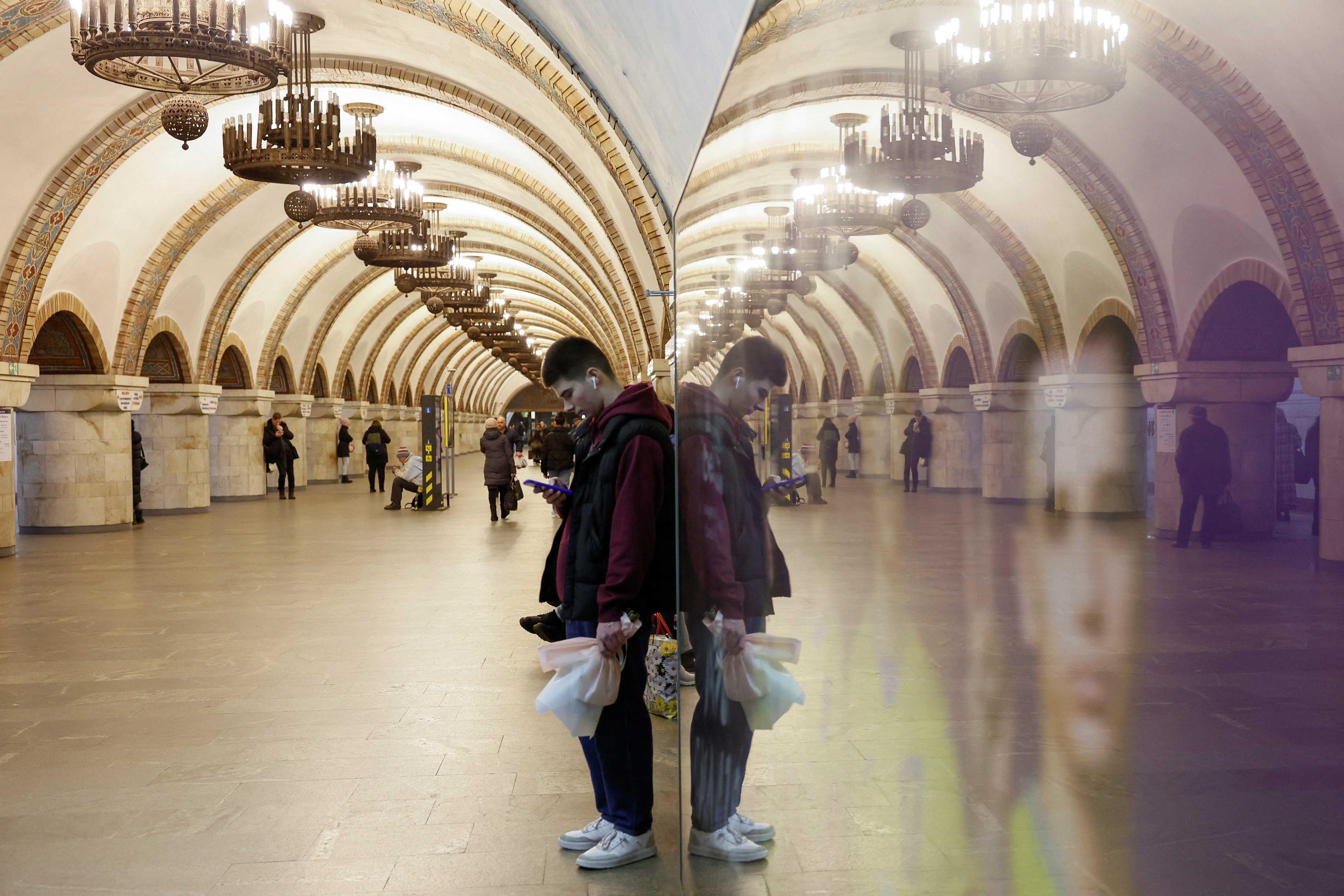 People shelter inside a subway station during an air raid alert, amid Russia's attack on Ukraine, in Kyiv, Ukraine March 9. Photo: Reuters