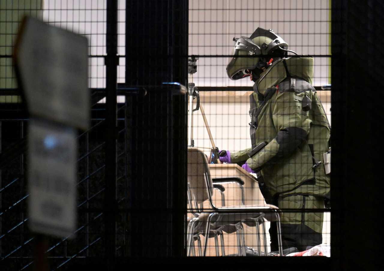 A member of a bomb disposal team works inside the building after several people were killed or seriously injured in a shooting at a Jehovah's Witness hall in the northern German city of Hamburg, Germany, March 10. Photo: Reuters