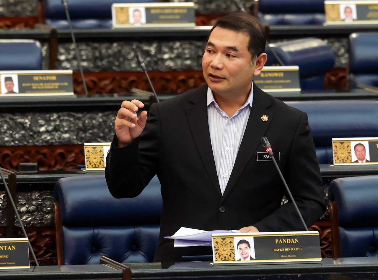 Menteri Ekonomi Rafizi Ramli ketika sesi Waktu Pertanyaan-Pertanyaan Menteri di Dewan Rakyat, 7 Mac. Gambar: Bernama