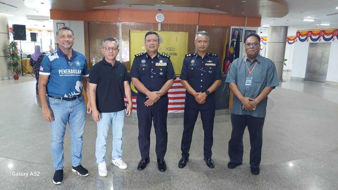 Bersatu information chief Razali Idris (second from left) after being questioned by the police at the Putrajaya district headquarters. 
