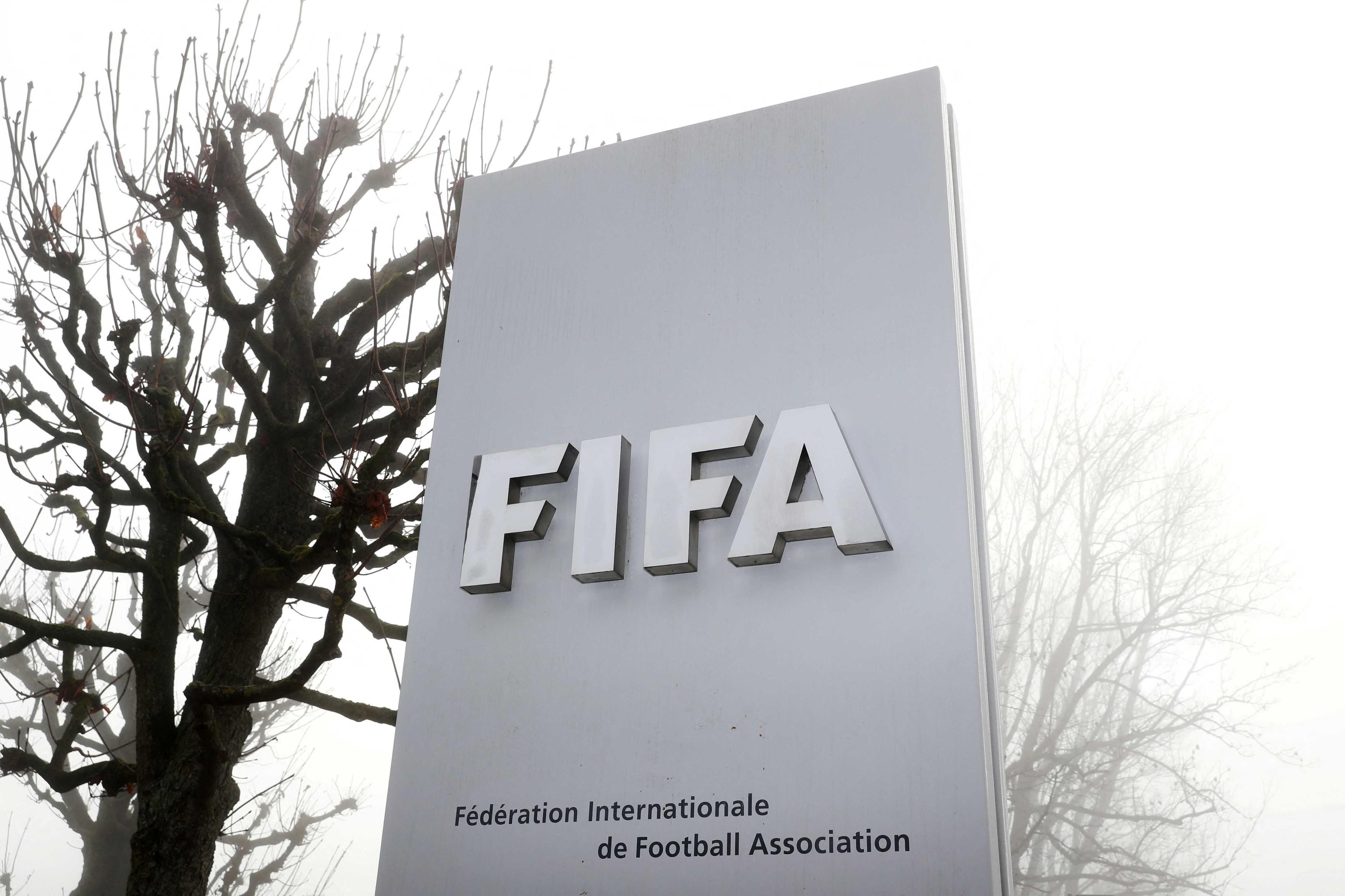 Gambar fail logo Fifa dilihat di hadapan ibu pejabatnya di Zurich, Switzerland. Gambar: Reuters