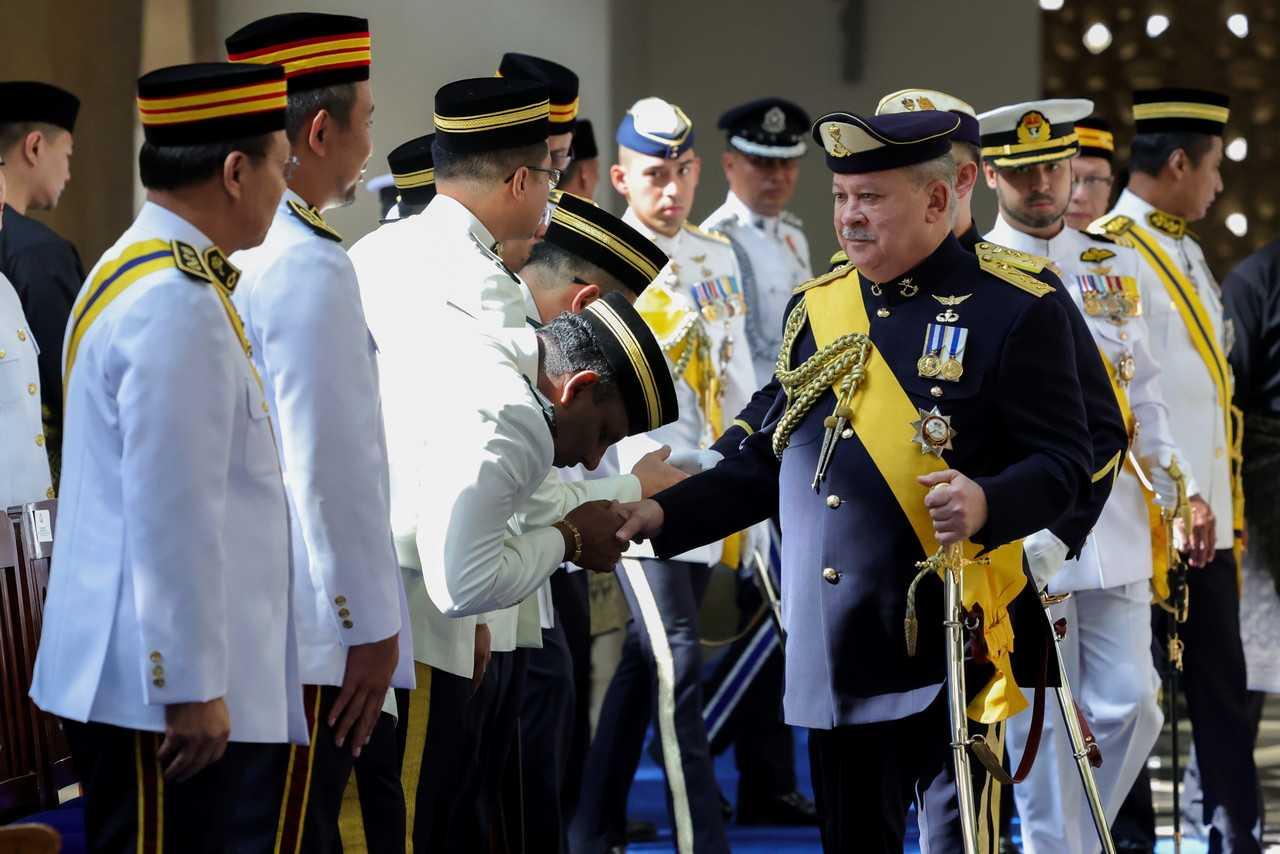 Sultan Johor Sultan Ibrahim Sultan Iskandar berangkat merasmikan pembukaan Mesyuarat Pertama Bagi Penggal Persidangan Kedua Dewan Undangan Negeri (DUN) Johor ke-15, di Bangunan Sultan Ismail, di Iskandar Puteri, 16 Mac. Gambar: Bernama