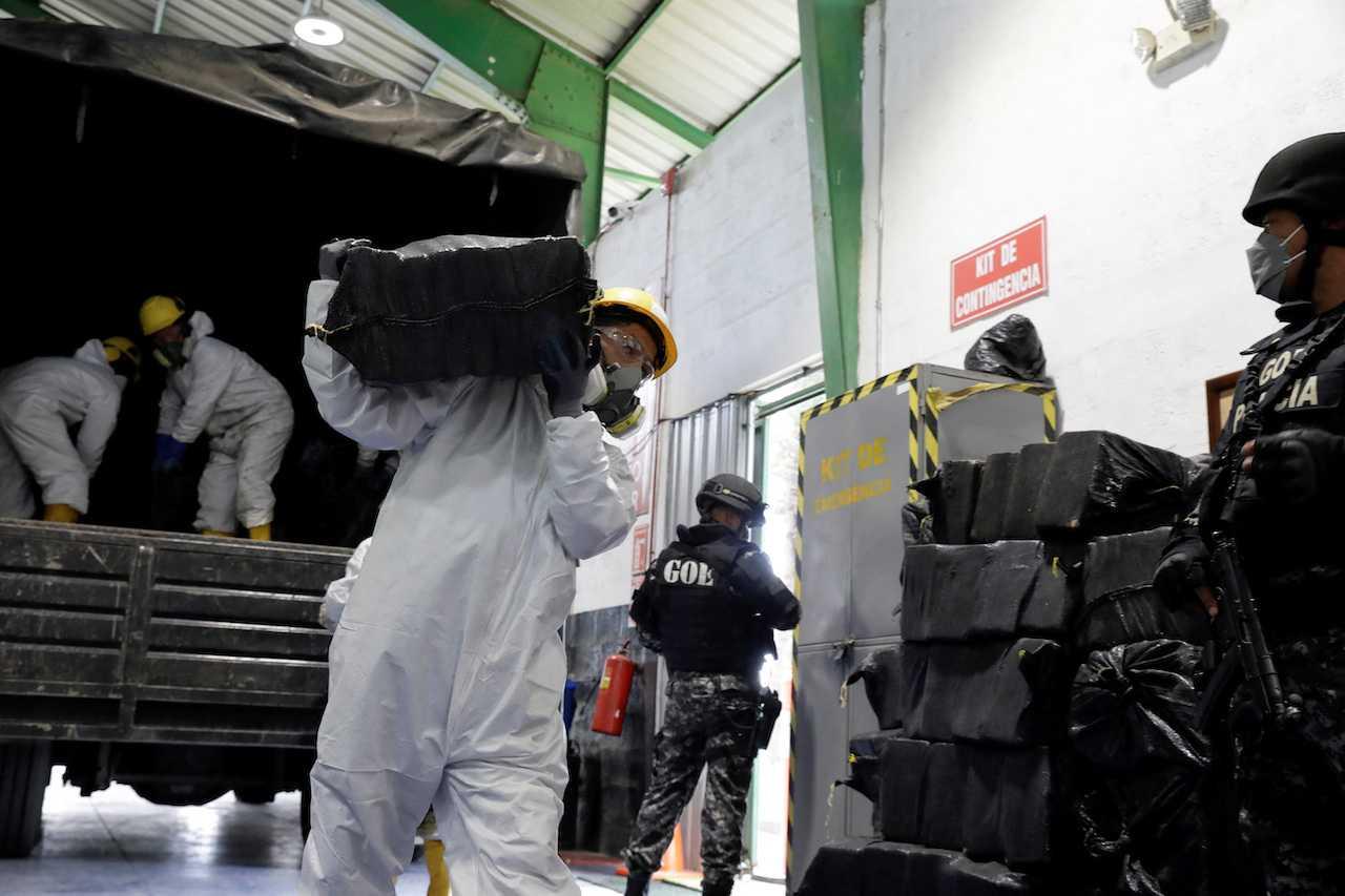 Workers unload sacks containing cocaine packages from a truck before the incineration of more than nine tonnes of cocaine which were seized during different operations, in Ecuador, April 21, 2022. Photo: Reuters