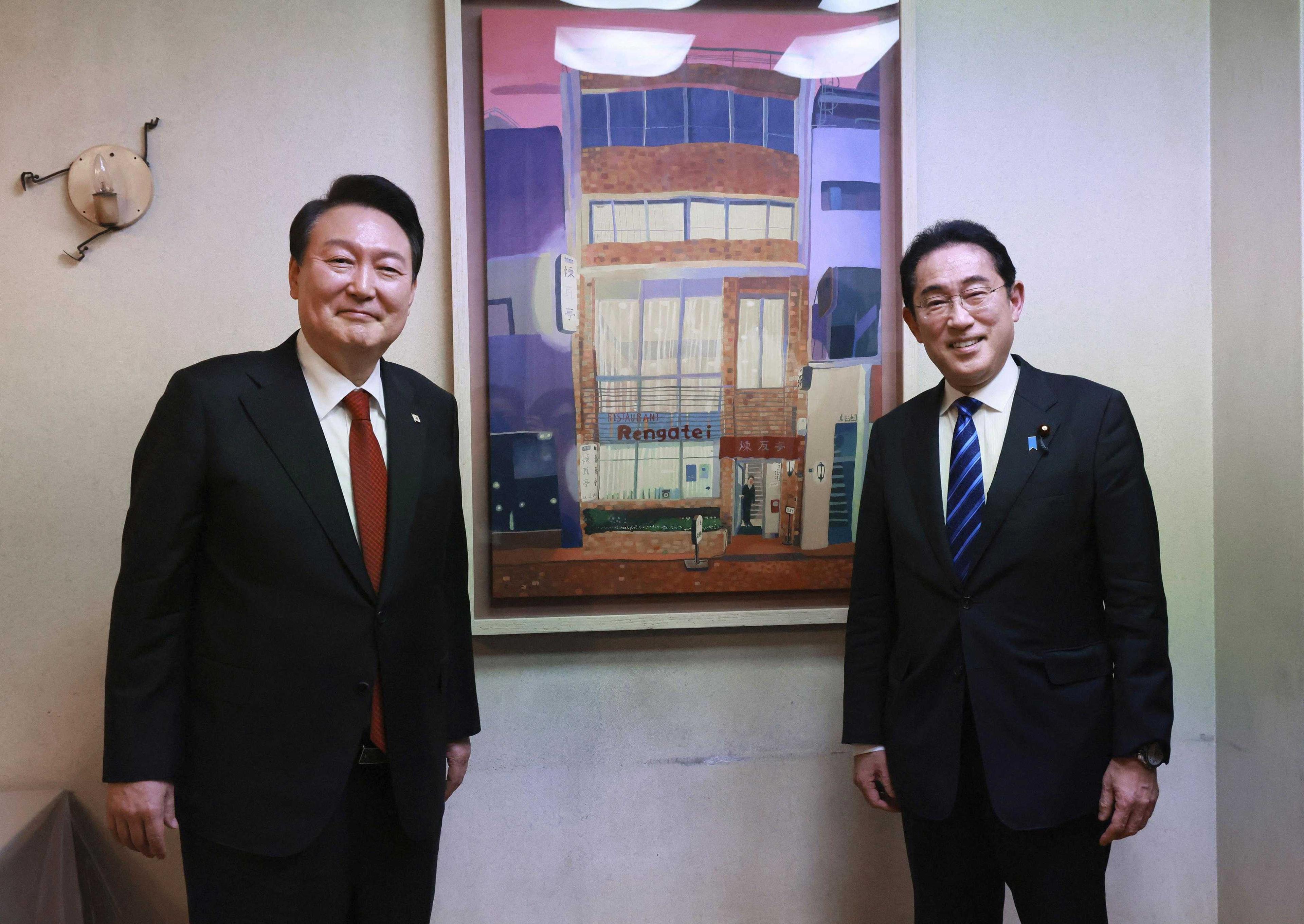 South Korea's President Yoon Suk-yeol poses for a photograph with Japan's Prime Minister Fumio Kishida at Ginza district in Tokyo, Japan March 16. Photo: Reuters