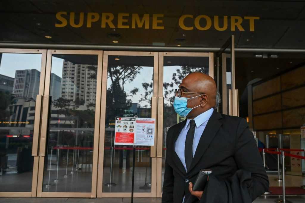 Lawyer M Ravi stands outside the Supreme Court in Singapore on Nov 9, 2021, ahead of the court's announcement on an appeal to halt the execution of Malaysian Nagaenthran K Dharmalingam. Photo: AFP