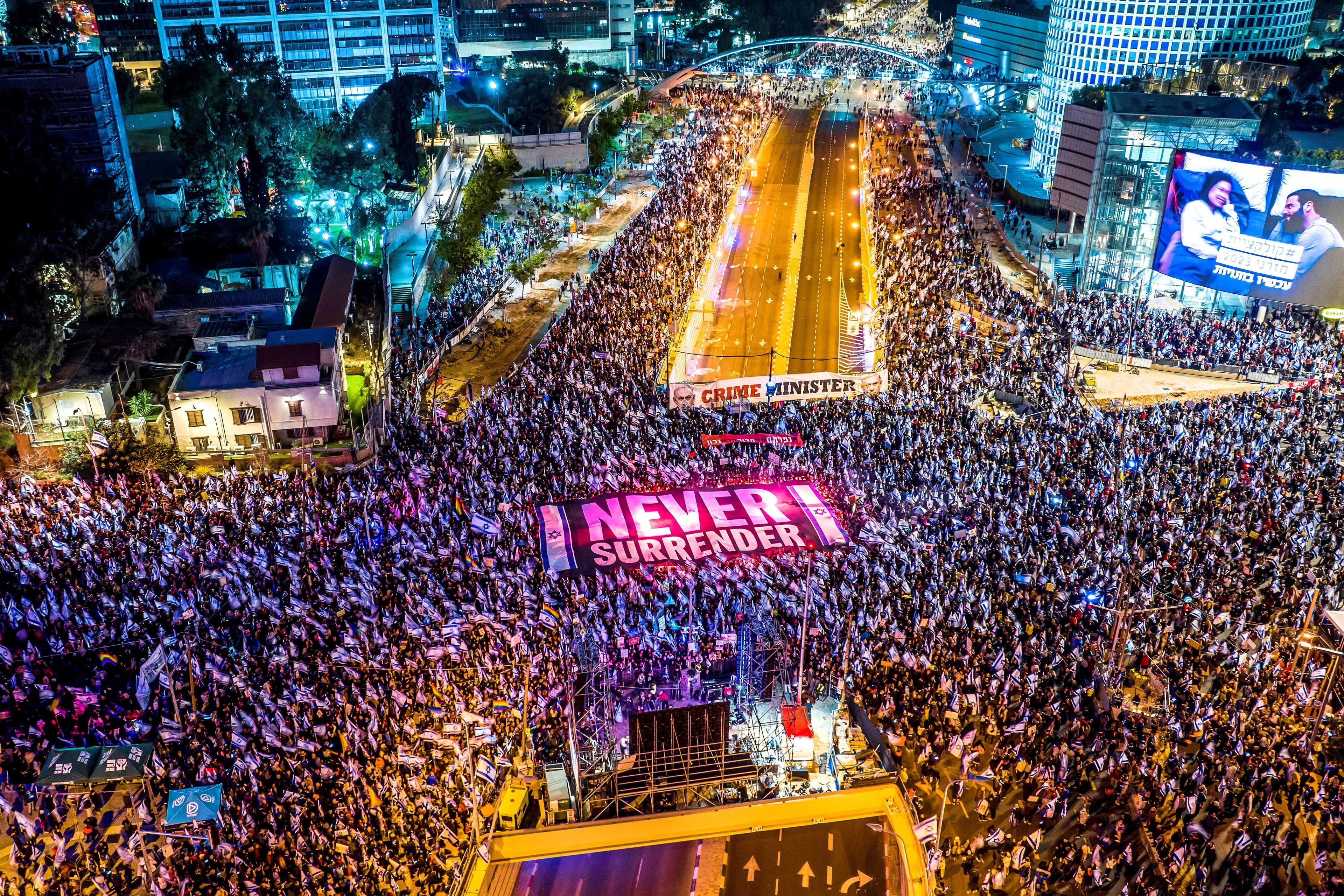 An aerial view shows people protesting as Israeli Prime Minister Benjamin Netanyahu's nationalist coalition government presses on with its contentious judicial overhaul, in Tel Aviv, Israel, March 18. Photo: Reuters