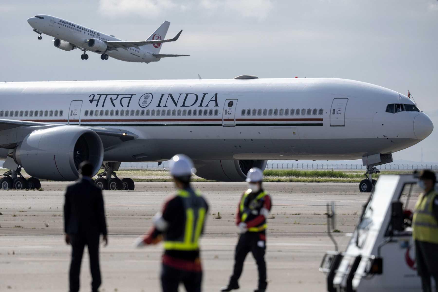 An airplane carrying India's Prime Minister Narendra Modi lands at Haneda airport in Tokyo on May 23, 2022. Photo: AFP