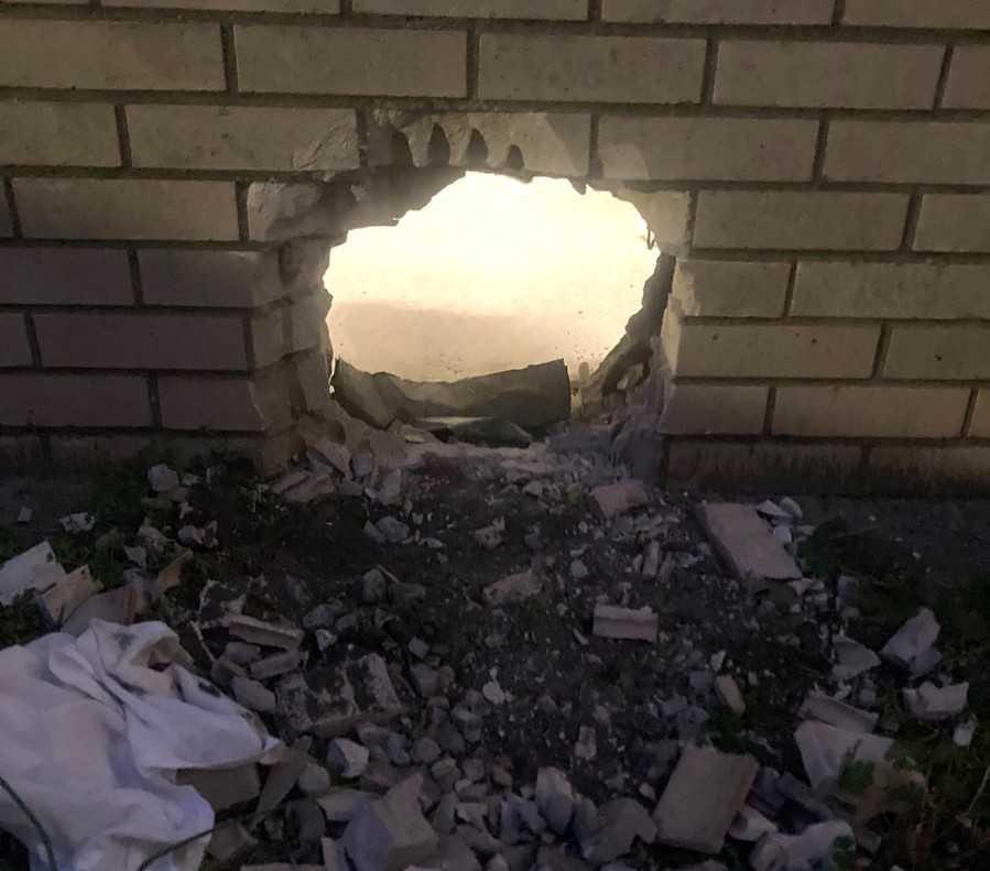 This image released by the Newport News Sheriff's Office shows the hole made by inmates John Garza and Arley Nemo to escape from jail on March 20. Photo: AFP
