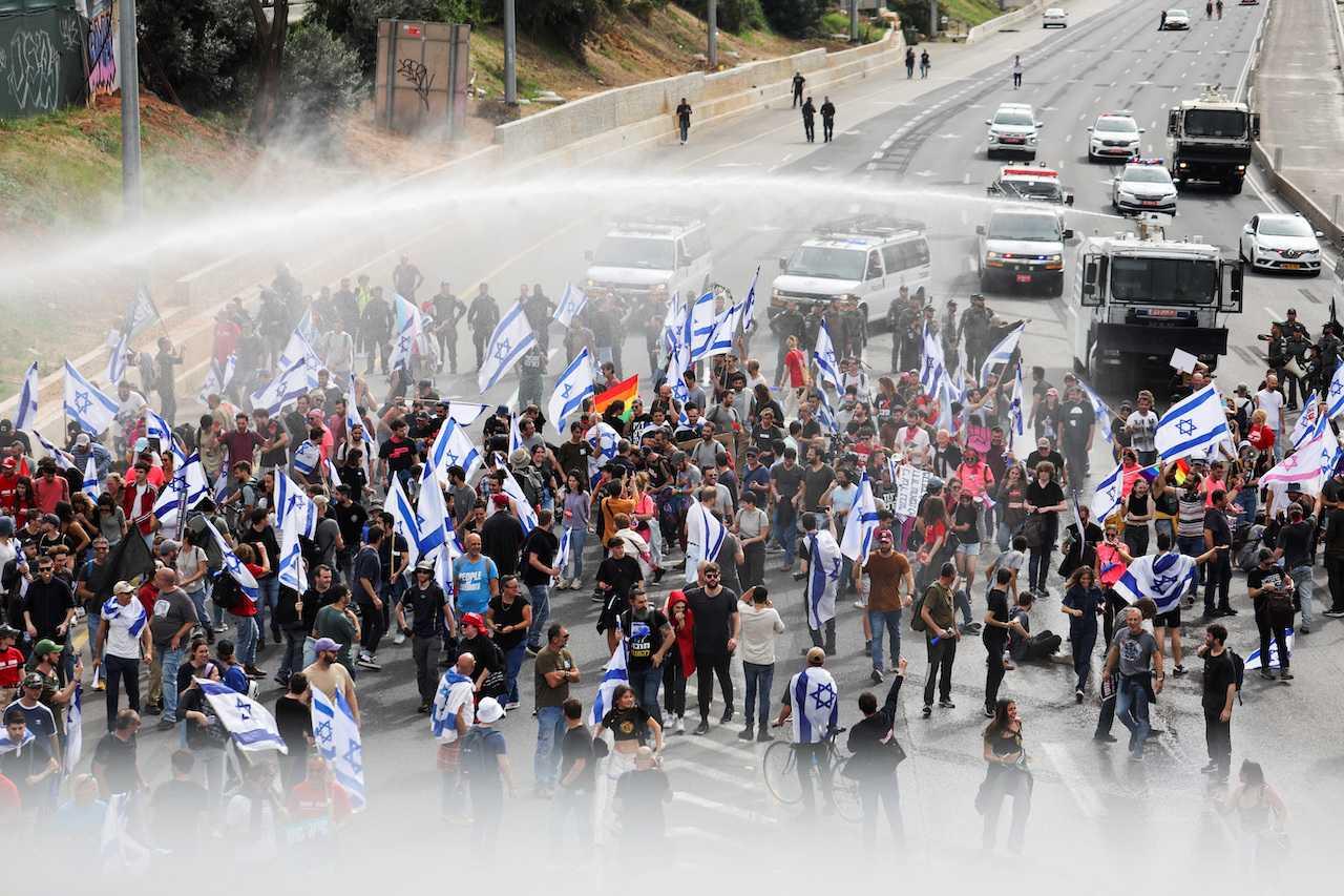 2023-03-23T141254Z_1758783536_RC2PZZ919U55_RTRMADP_3_ISRAEL-POLITICS-JUDICIARY-PROTESTS