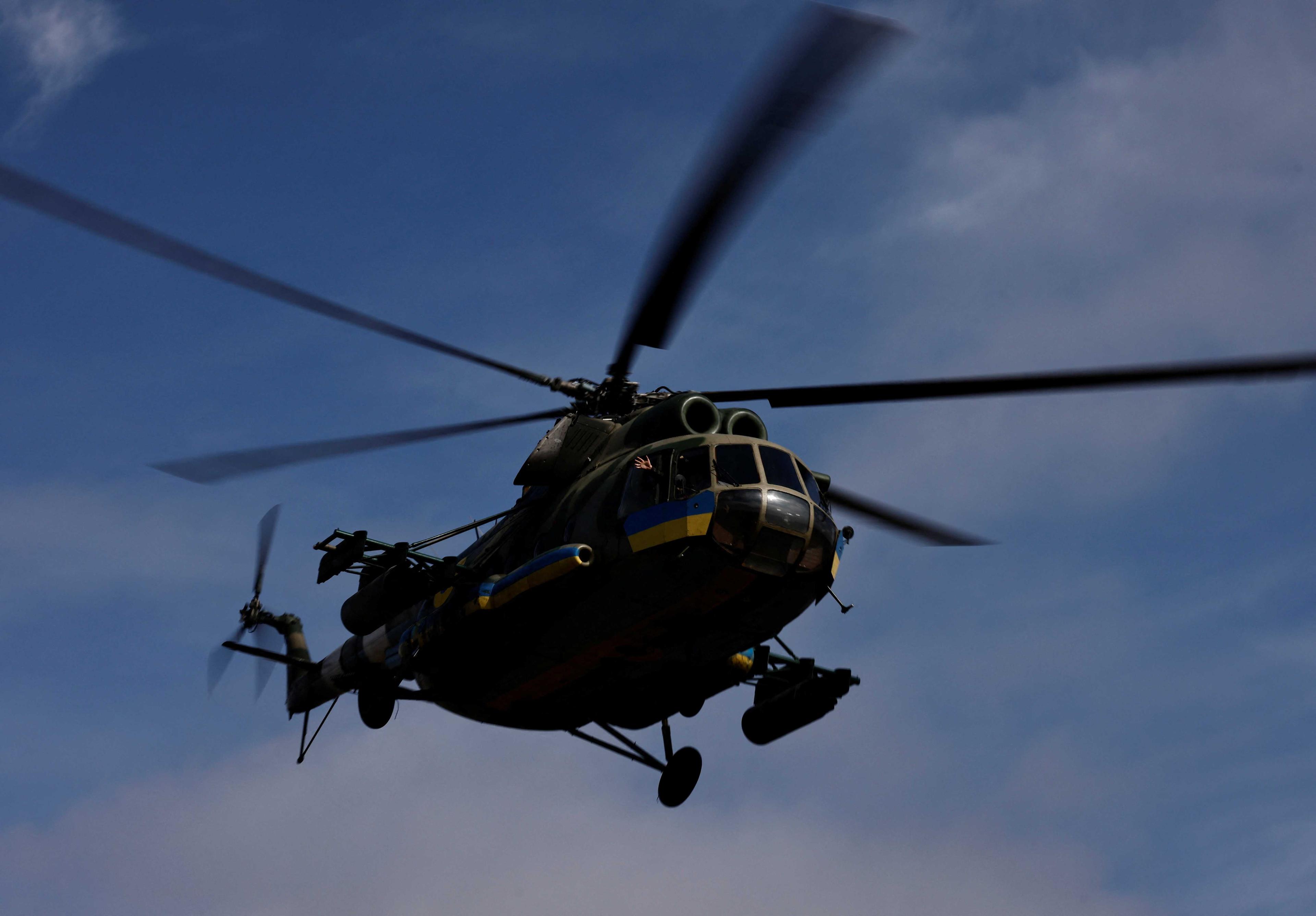 Helikopter Ukraine briged ke-18, berlepas untuk menjalankan misi di barisan hadapan, di tengah-tengah pencerobohan Rusia ke atas Ukraine, di sebuah lapangan terbang di Donetsk, Ukraine 25 Mac. Gambar: Reuters
