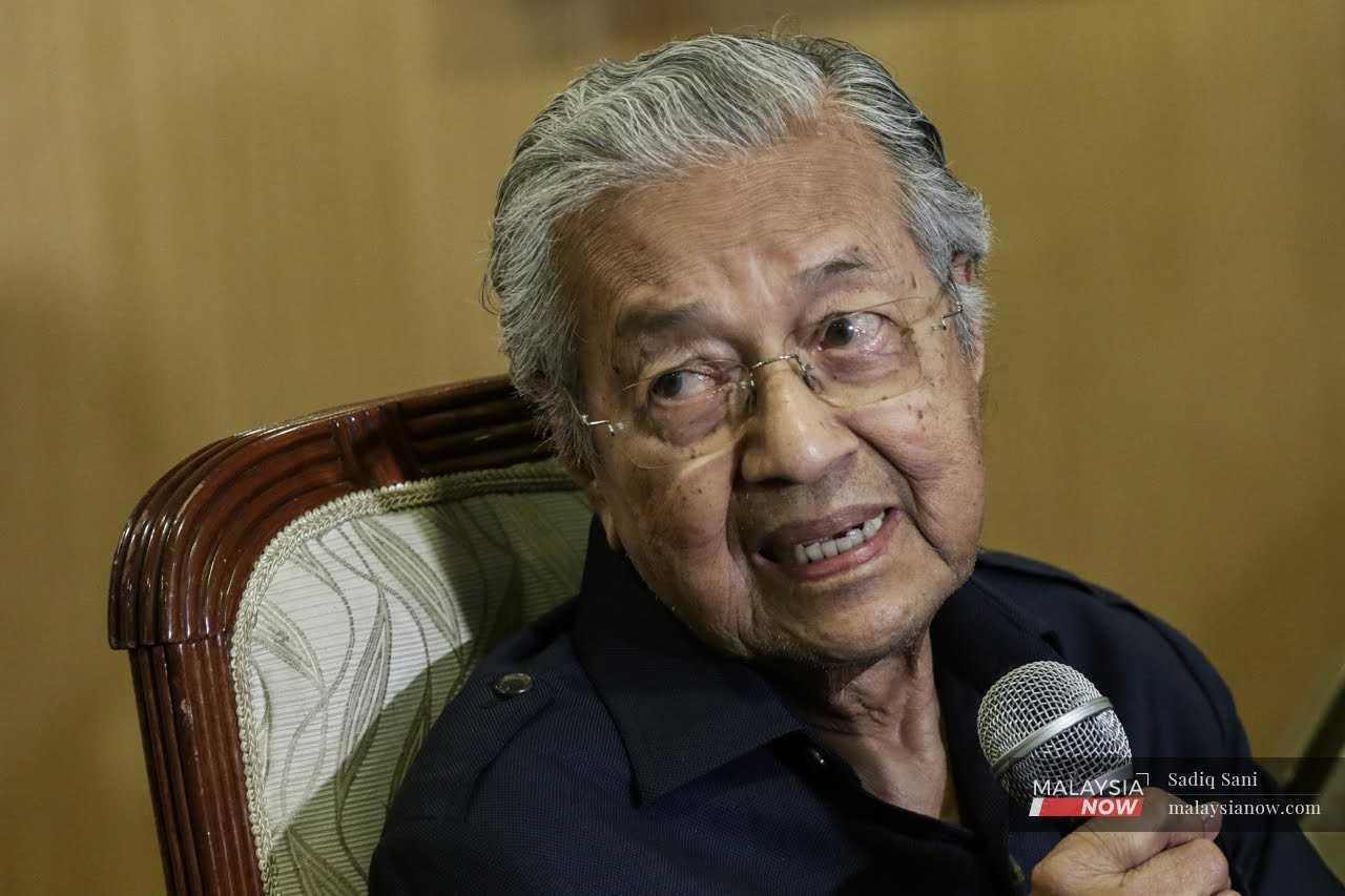 Bekas perdana menteri Dr Mahathir Mohamad