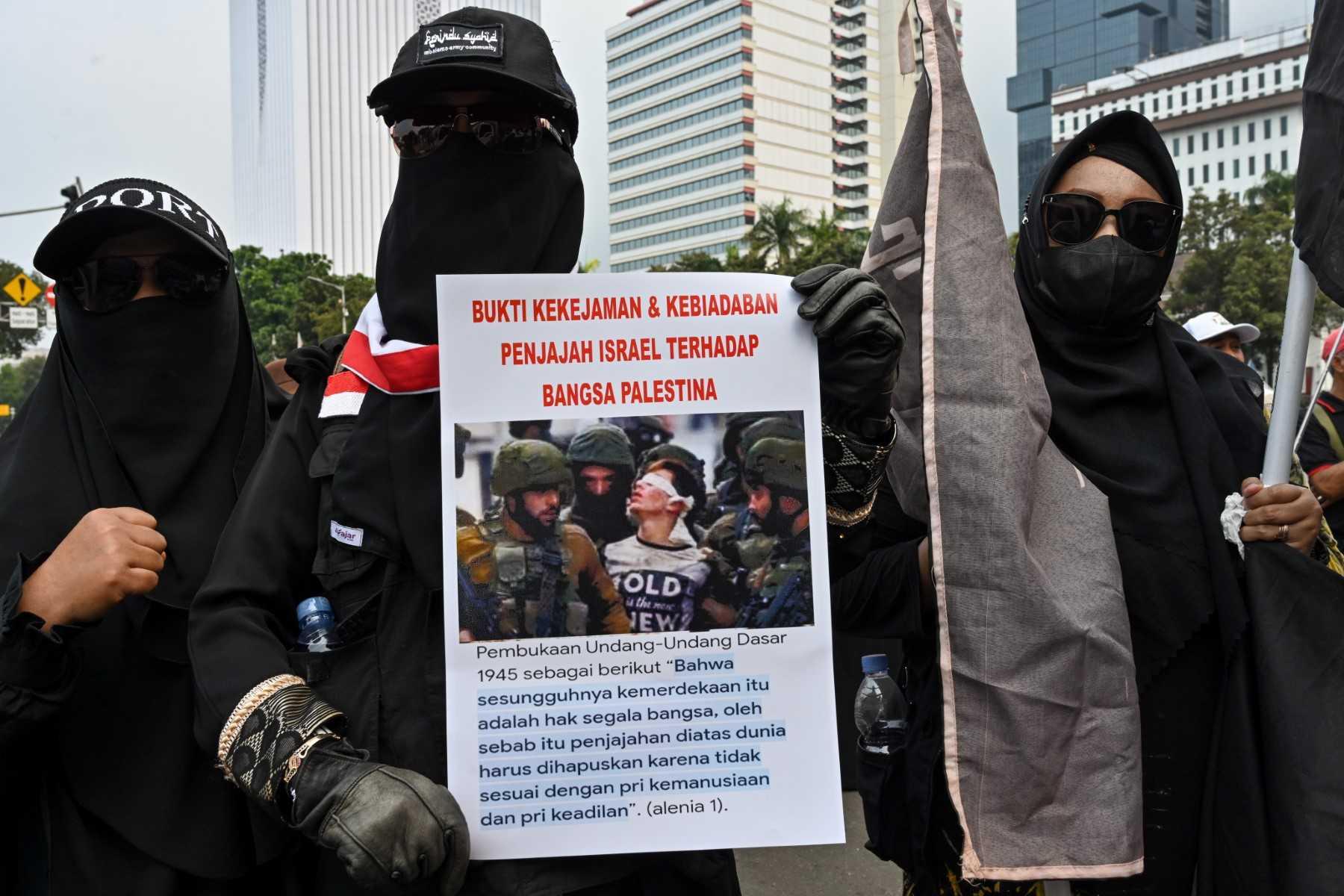 Indonesians take part in a rally in Jakarta on March 20, 2023 to demand their government to reject the participation of Israel's team in the upcoming 2023 Fifa U-20 World Cup, which is to be hosted by Indonesia between May 20 and June 11. Photo: AFP 