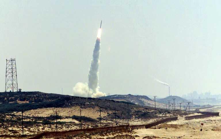 A rocket carrying Israel's new-generation spy satellite Ofek 6 takes off from Palmahim, south of Tel Aviv, Sept 6, 2004. Photo: AFP
