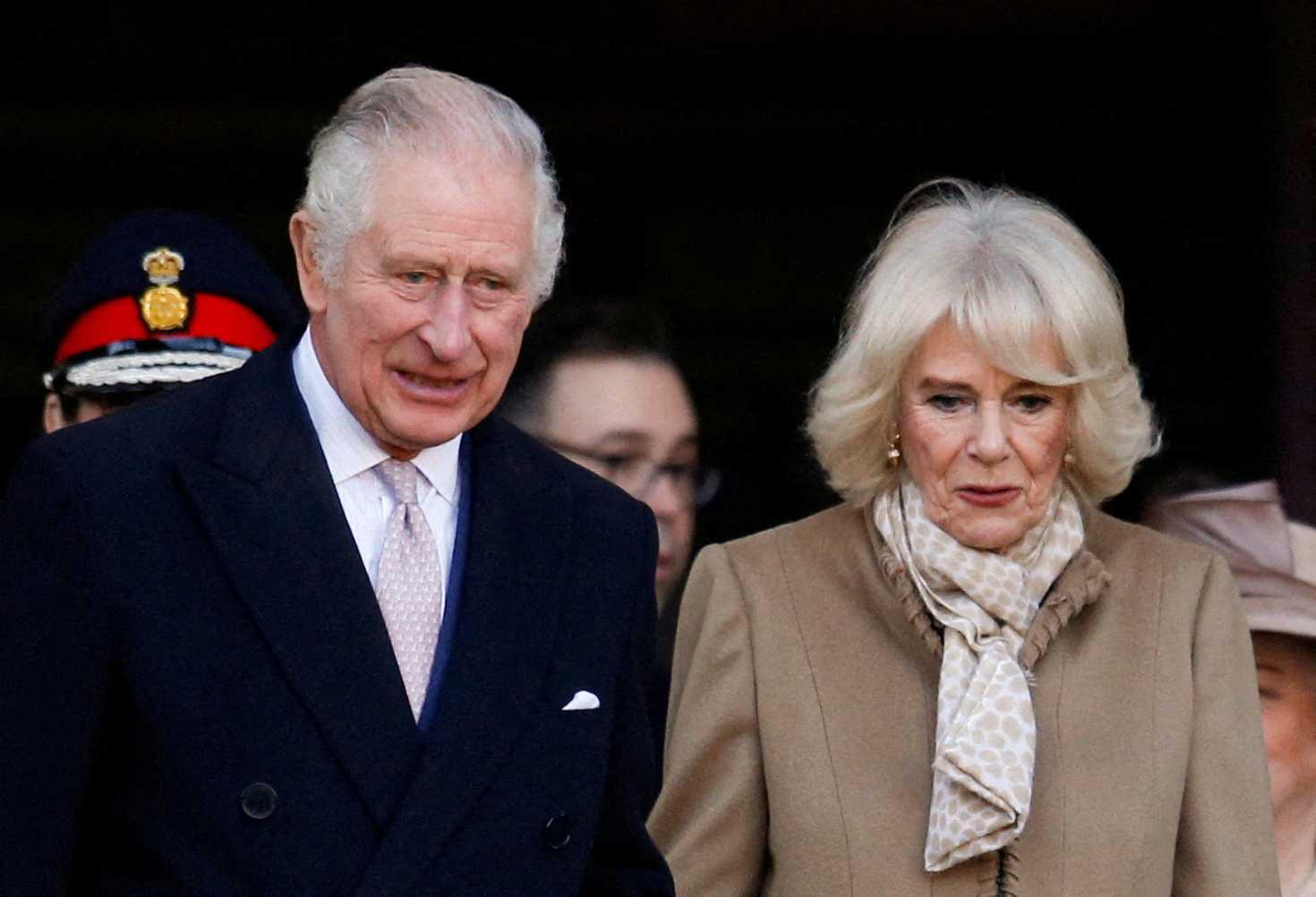Raja Charles dan Permaisuri Camilla berlepas selepas lawatan mereka ke Dewan Perbandaran Bolton, di Bolton, Britain 20 Januari. Gambar: Reuters