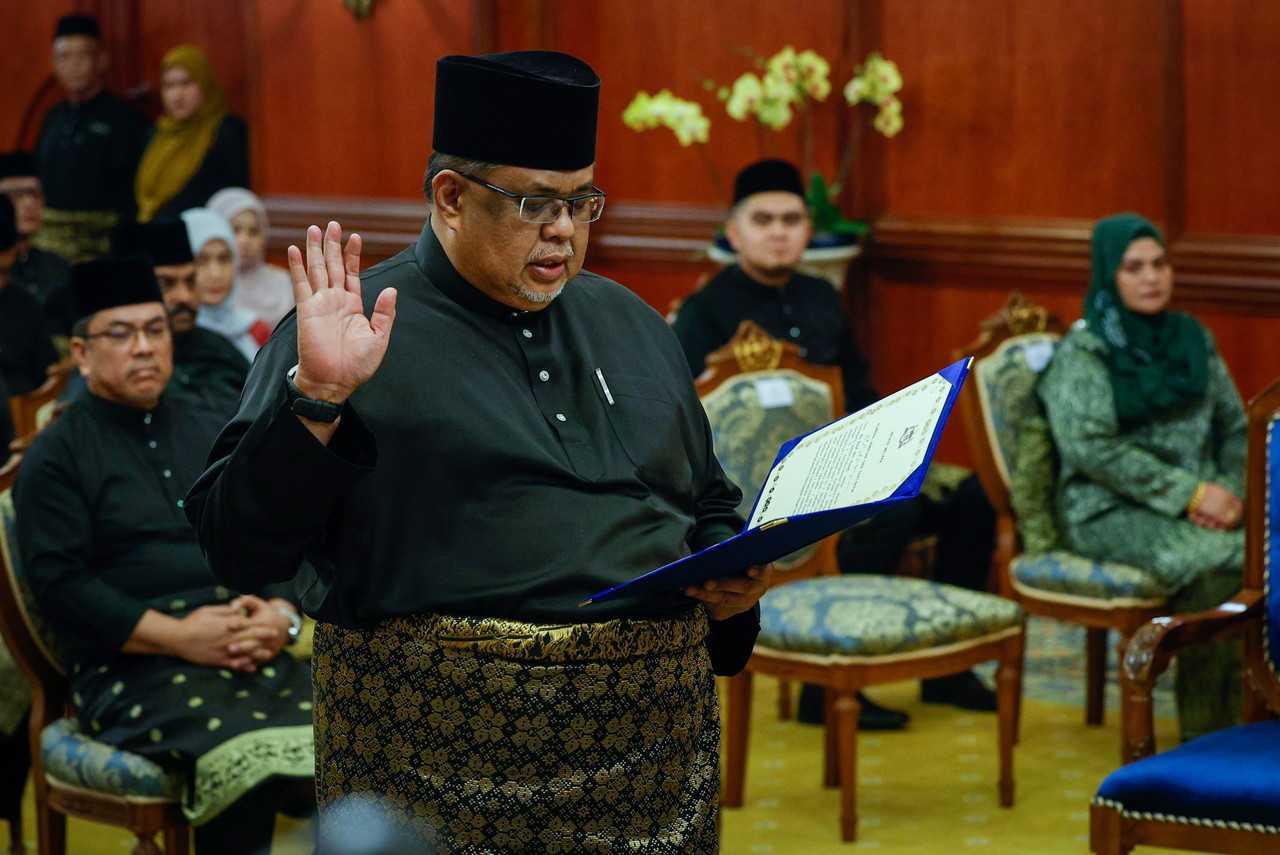 Tanjung Bidara assemblyman Ab Rauf Yusoh takes his oath of office as Melaka chief minister, March 31. Photo: Bernama