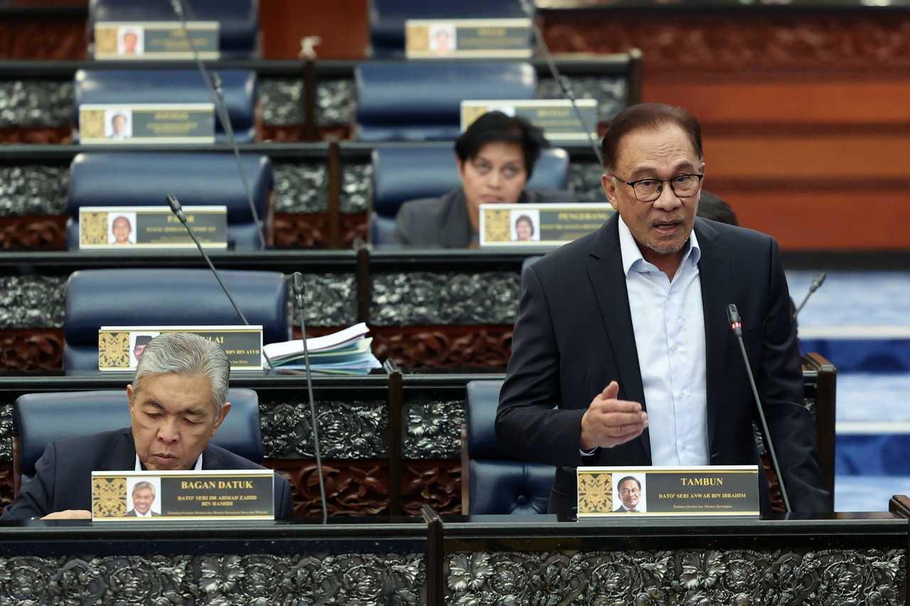 Perdana Menteri Anwar Ibrahim ketika berucap di Dewan Rakyat, 28 Mac. Gambar: Bernama