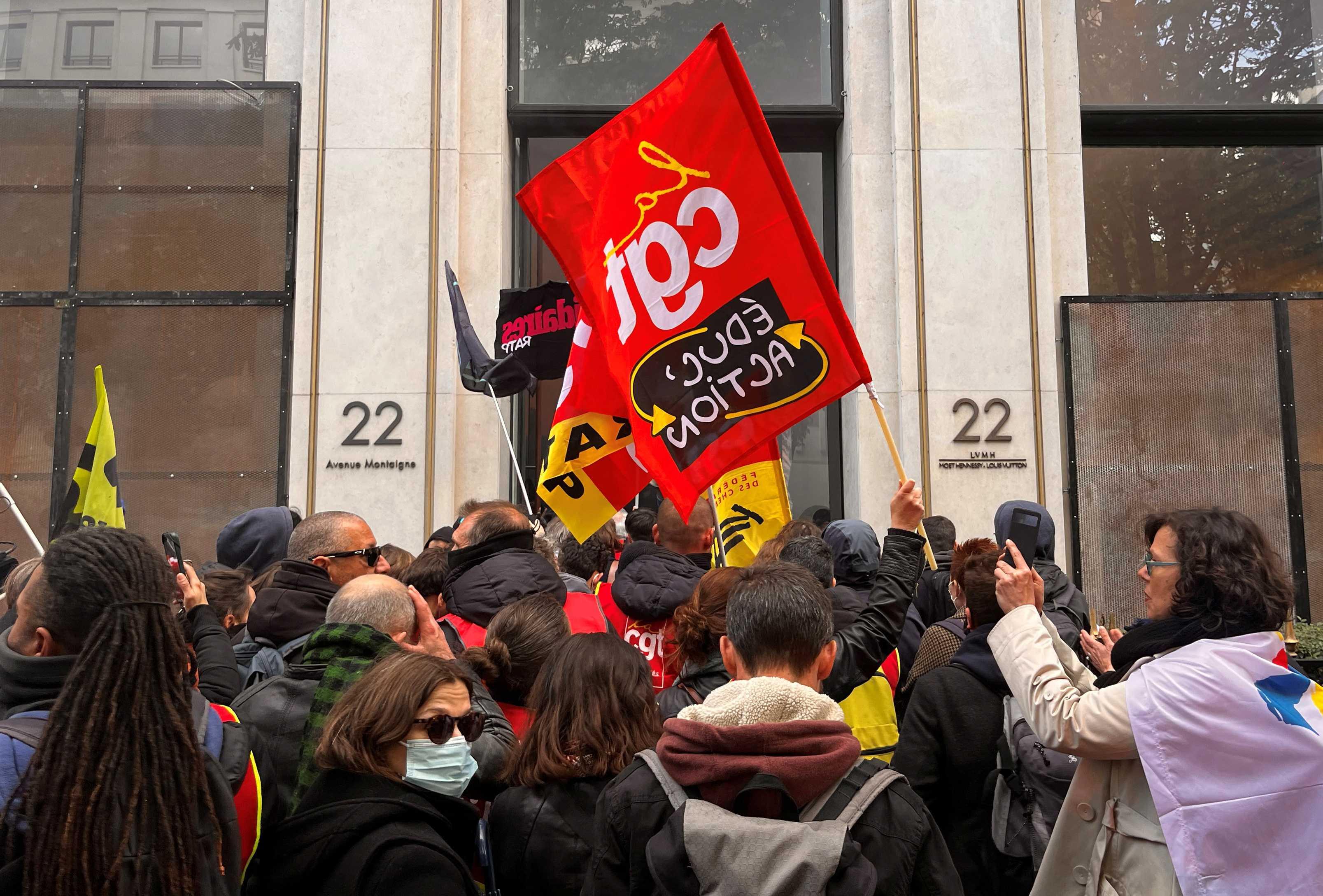 Protesters enter the headquarters of luxury retailer Louis Vuitton during a demonstration in Paris as part of the 12th day of nationwide strikes and protests against French government's pension reform, in Paris, France, April 13. Photo: Reuters