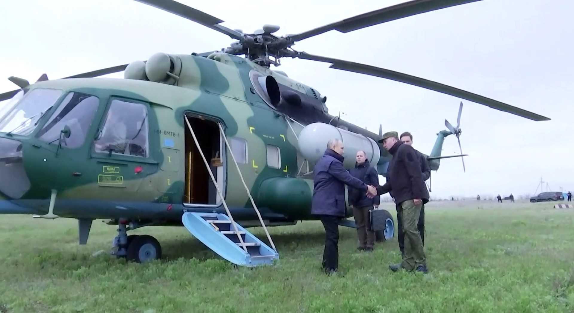 This screen grab taken from a footage released by the Russian presidential press office on April 18, shows Russian President Vladimir Putin visiting the headquarters of the Dniepr military grouping in the Kherson region of Ukraine, which is partly controlled by Russian troops. Photo: AFP