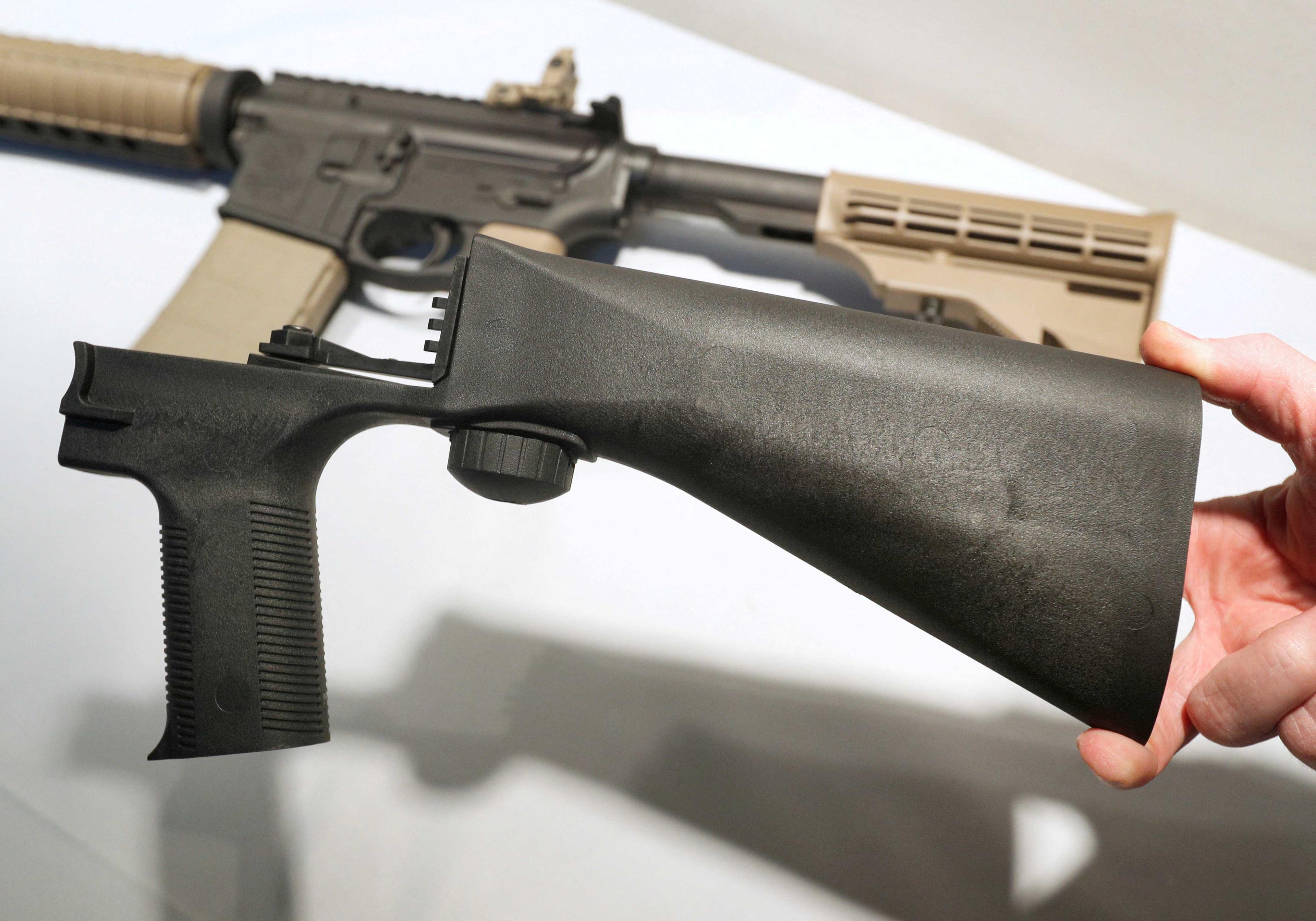 Gambar fail stok penghentak tembakan yang dipasang pada senapang separa automatik untuk meningkatkan kadar tembakan dilihat di Good Guys Gun Shop di Orem, Utah, Amerika Syarikat, 4 Oktober 2017. Gambar: Reuters
