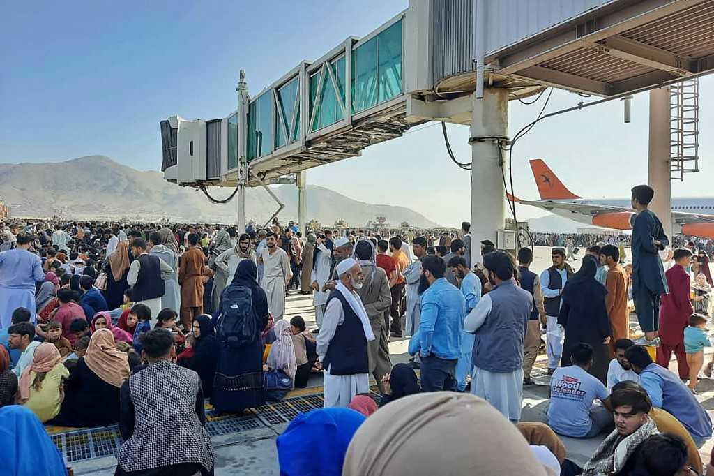 Afghans crowd at the tarmac of the Kabul airport on Aug 16, 2021 in a bid to flee as the Taliban gained control of Afghanistan. Photo: AFP