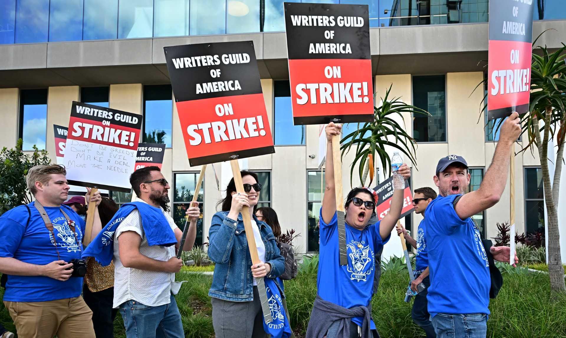 Writers picket in front of Netflix on Sunset Boulevard in Hollywood, California, on May 2, as the Writers Guild of America goes on strike. Photo: AFP