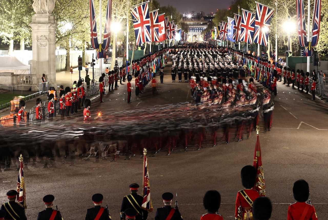 Members of the military take part in a full overnight dress rehearsal of the coronation ceremony of Britain’s King Charles and Camilla, Queen Consort, in London, Britain, May 3. Photo: Reuters