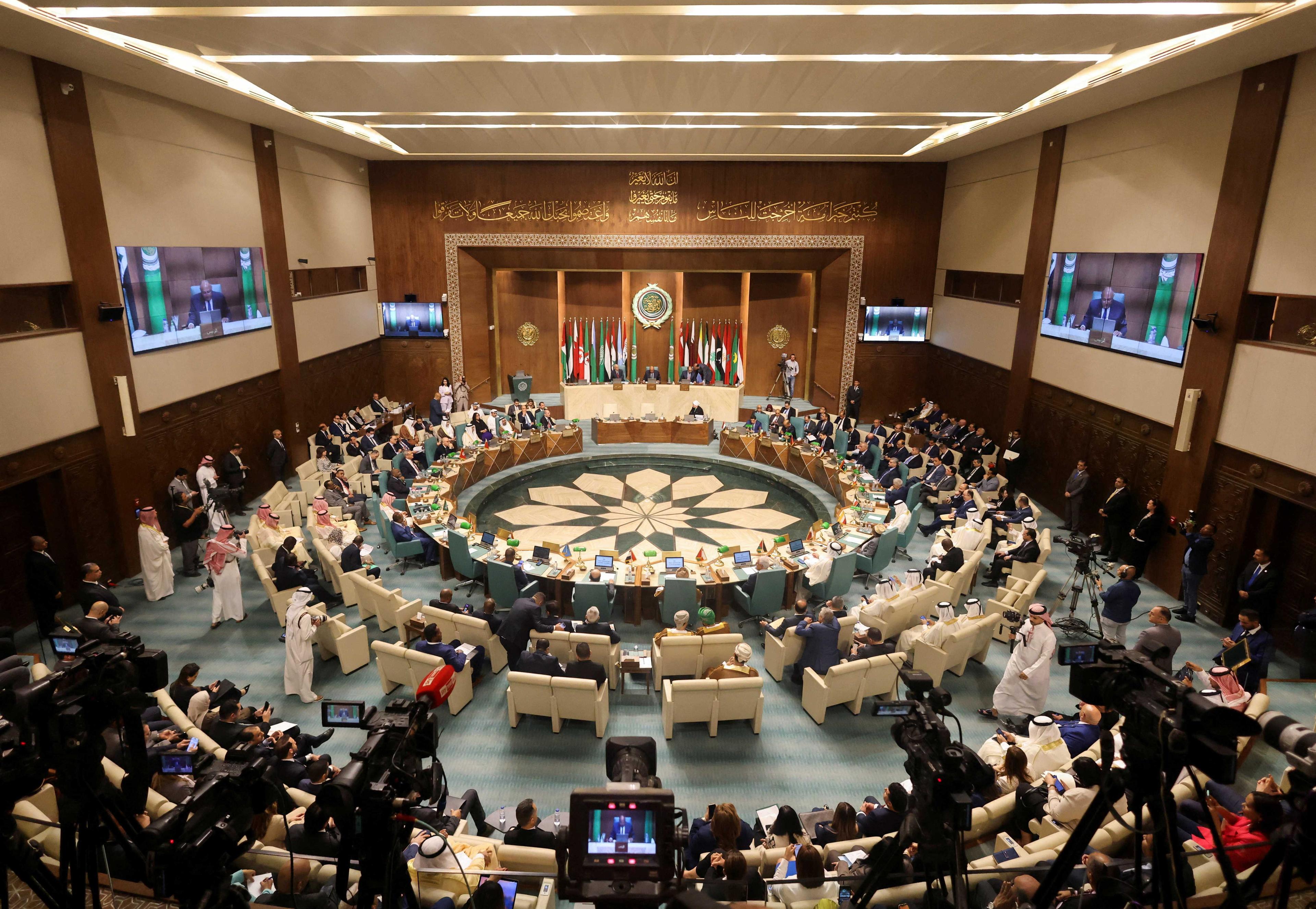Pandangan umum menunjukkan sesi pembukaan mesyuarat menteri-menteri luar negara Arab di Ibu Pejabat Liga Arab, untuk membincangkan situasi Sudan dan Syria, di Kaherah, Mesir 7 Mei. Gambar: Reuters