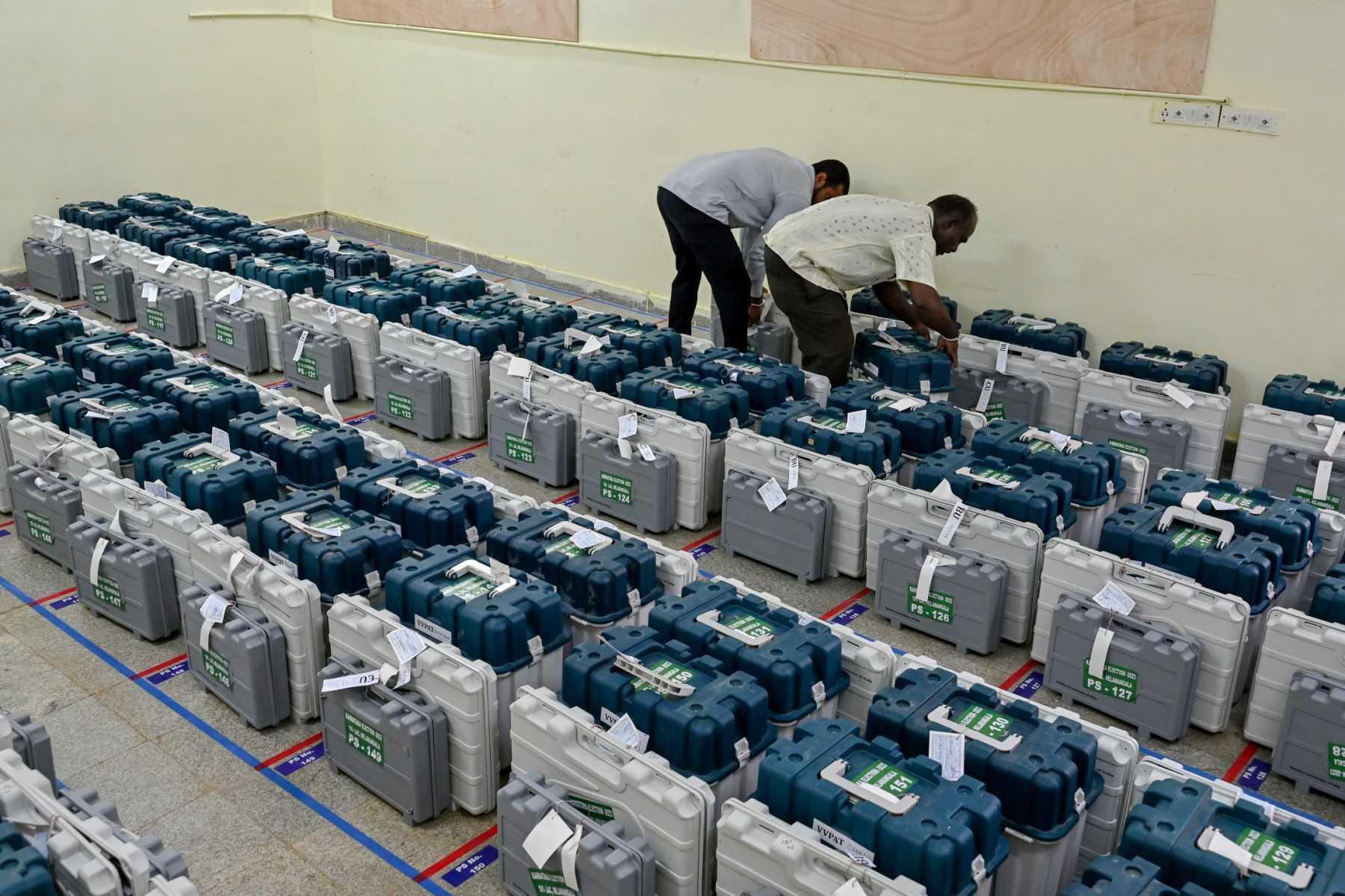 Polling officials collect the electronic voting machines (EVMs) in rural Bengaluru on May 9, on the eve of Karnataka State Legislative Assembly Elections. Photo: AFP 