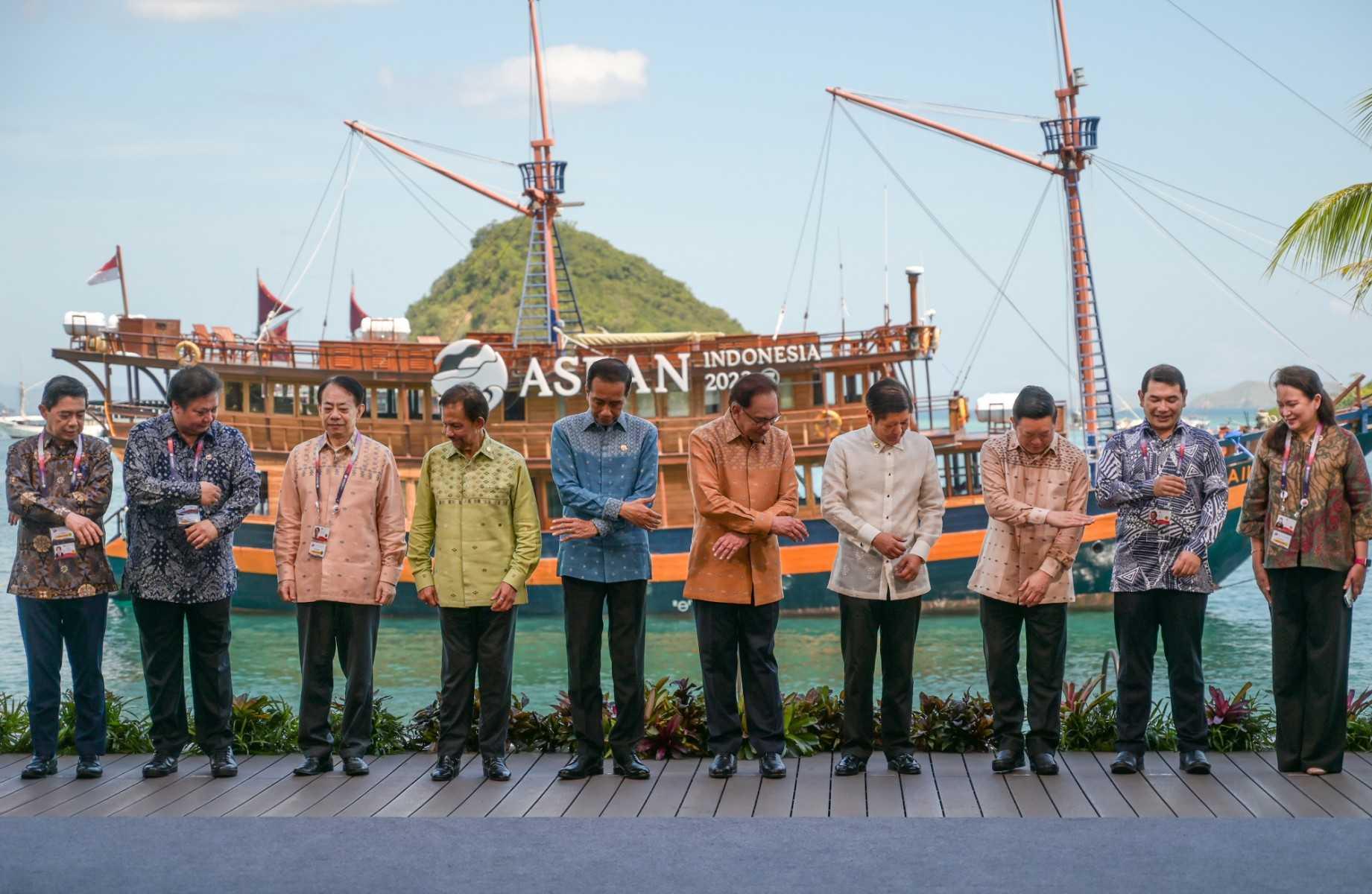 Asean members pose for a family photo before the meeting during the 42nd Asean Summit in Labuan Bajo on May 11. Photo: AFP 