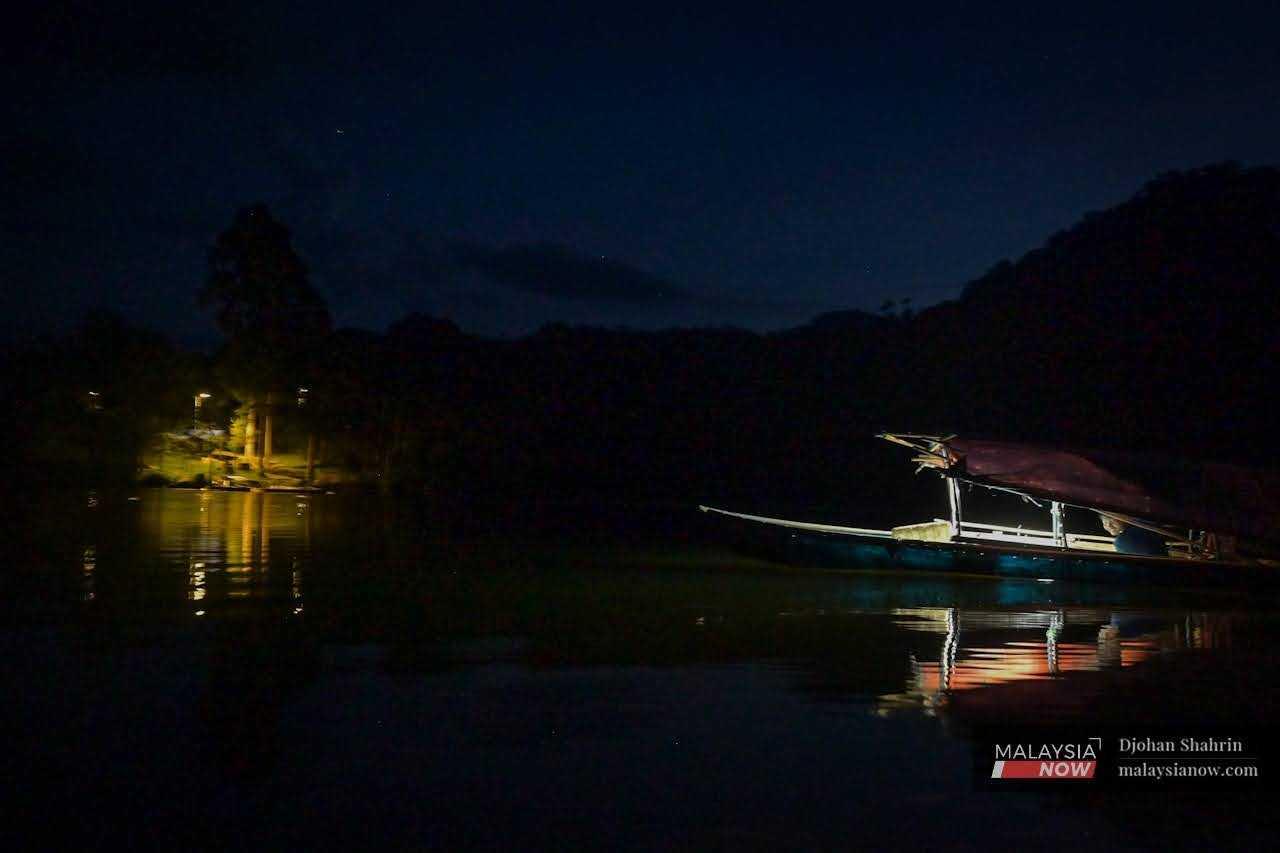 A fisherman brings his boat to shore at Tasik Bersia in Hulu Perak.