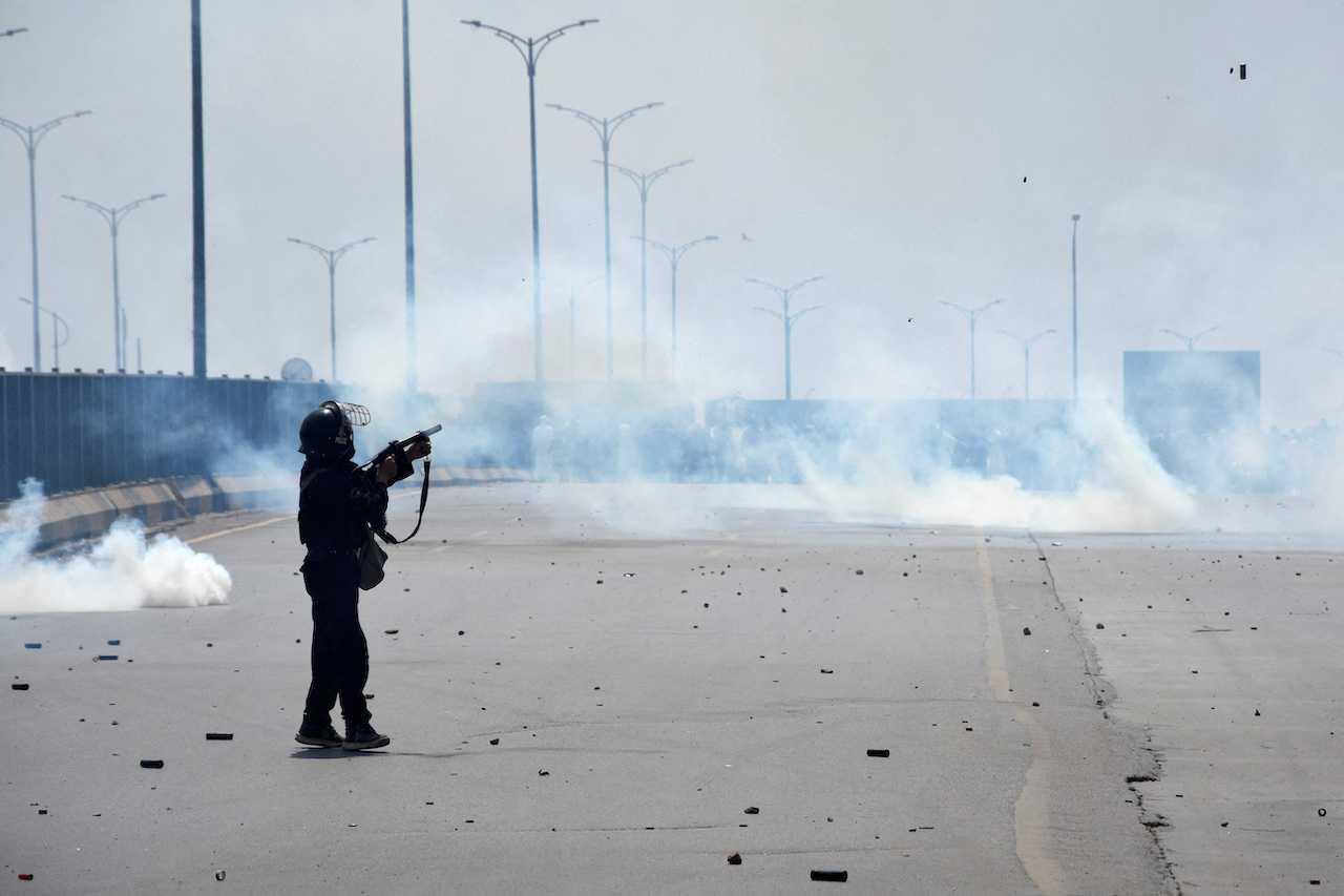 A police officer fires a tear gas shell during clashes with the supporters of Pakistan's former prime minister Imran Khan in Islamabad, Pakistan, May 12. Photo: Reuters