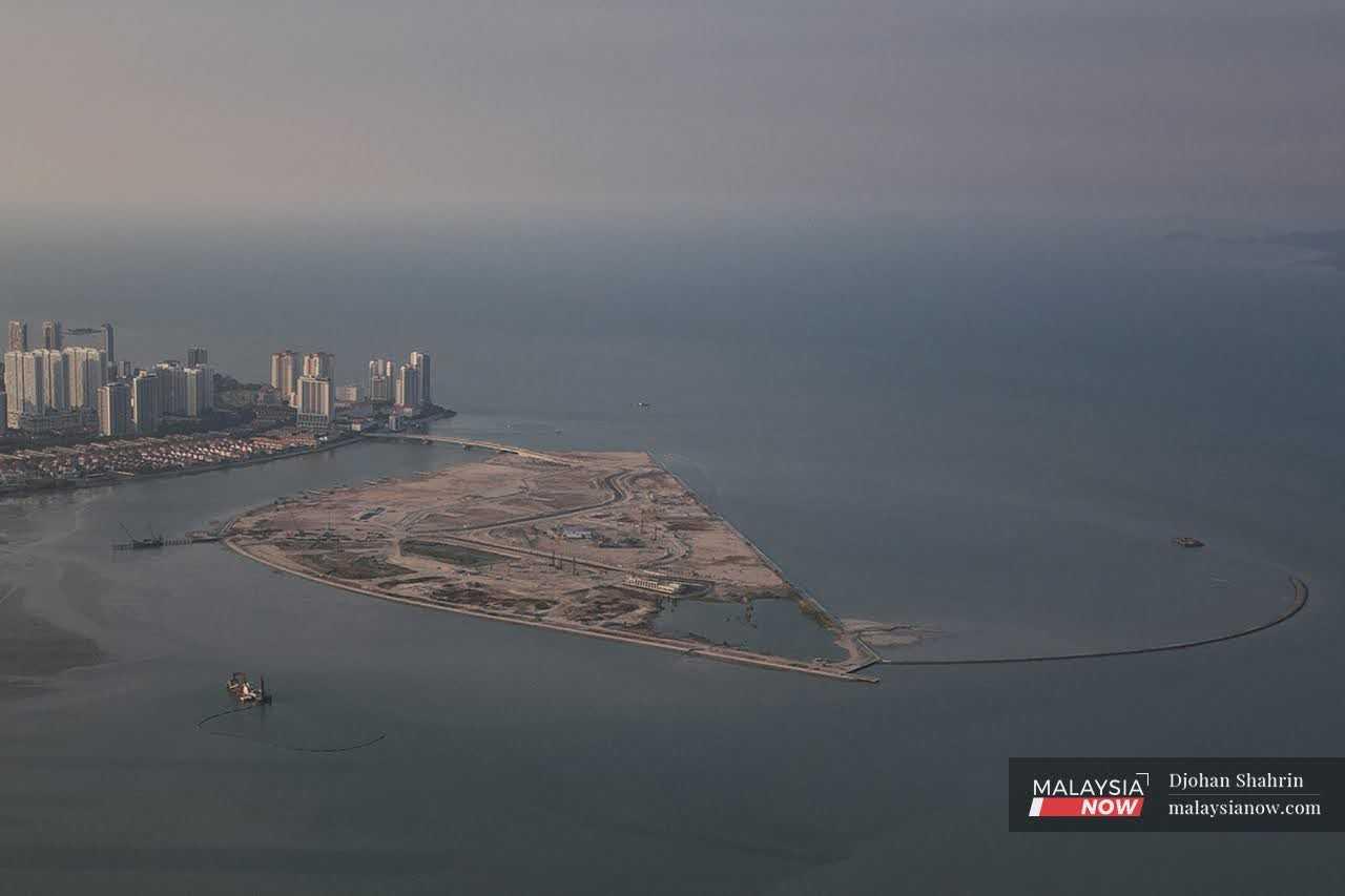 Pemandangan dari udara projek Tambakan Laut Selatan Pulau Pinang berhampiran Gurney Drive.