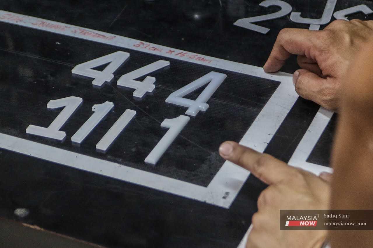 Bidders for vehicle registration numbers have complained of being unable to access the numbers they want.