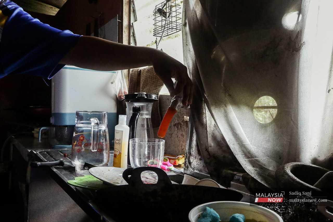 Isu air memerlukan kerjasama yang kolektif, justeru kedua-dua kementerian itu termasuk operator syarikat air di seluruh negara akan bersama-sama mencari langkah penyelesaian, kata Menteri Ekonomi Rafizi Ramli.