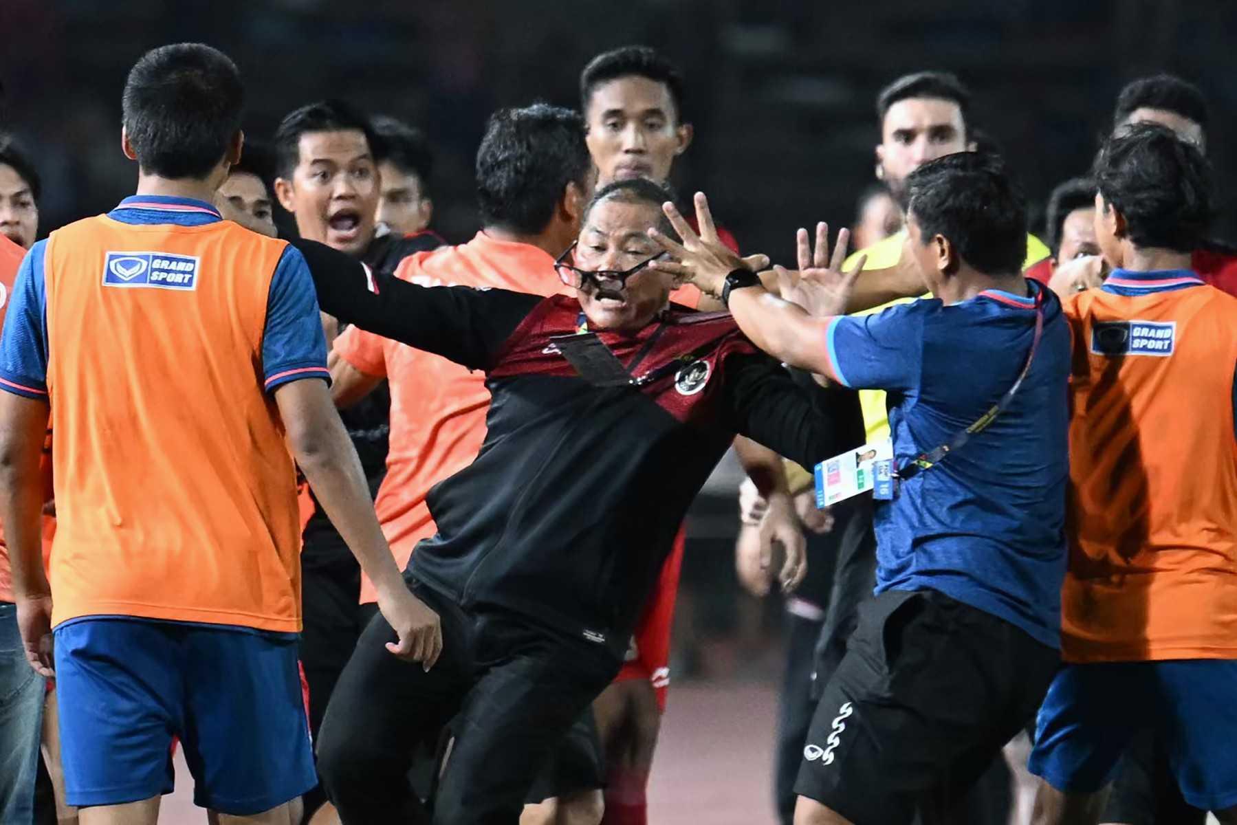 Players and officials react as a fight breaks out on the sidelines of the men's football final match between Thailand and Indonesia during the 32nd SEA Games in Phnom Penh on May 16. Photo: AFP