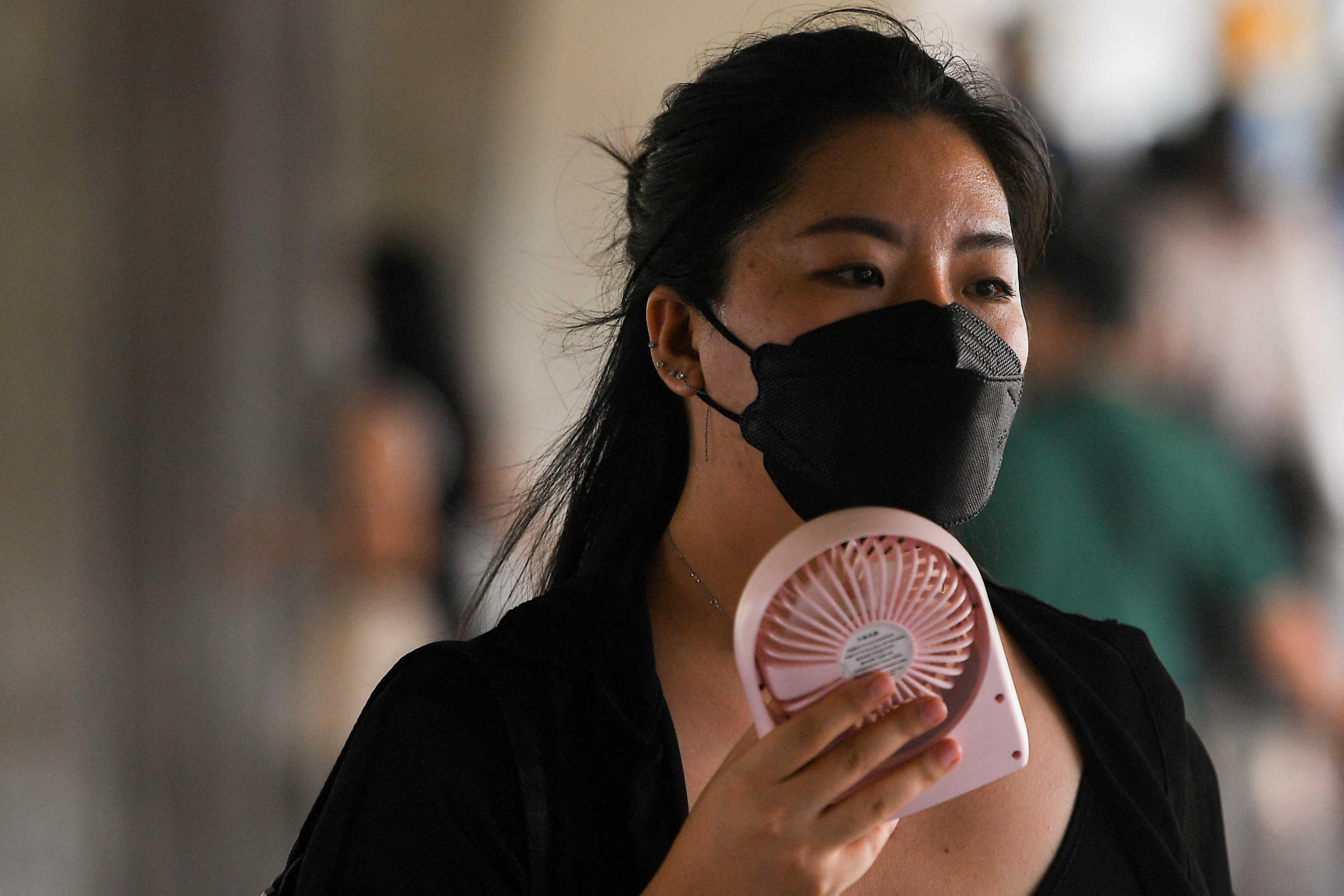 A woman uses a hand fan as temperatures hit a record 45.4 degrees Celsius in Bangkok, Thailand, April 22. Photo: Reuters